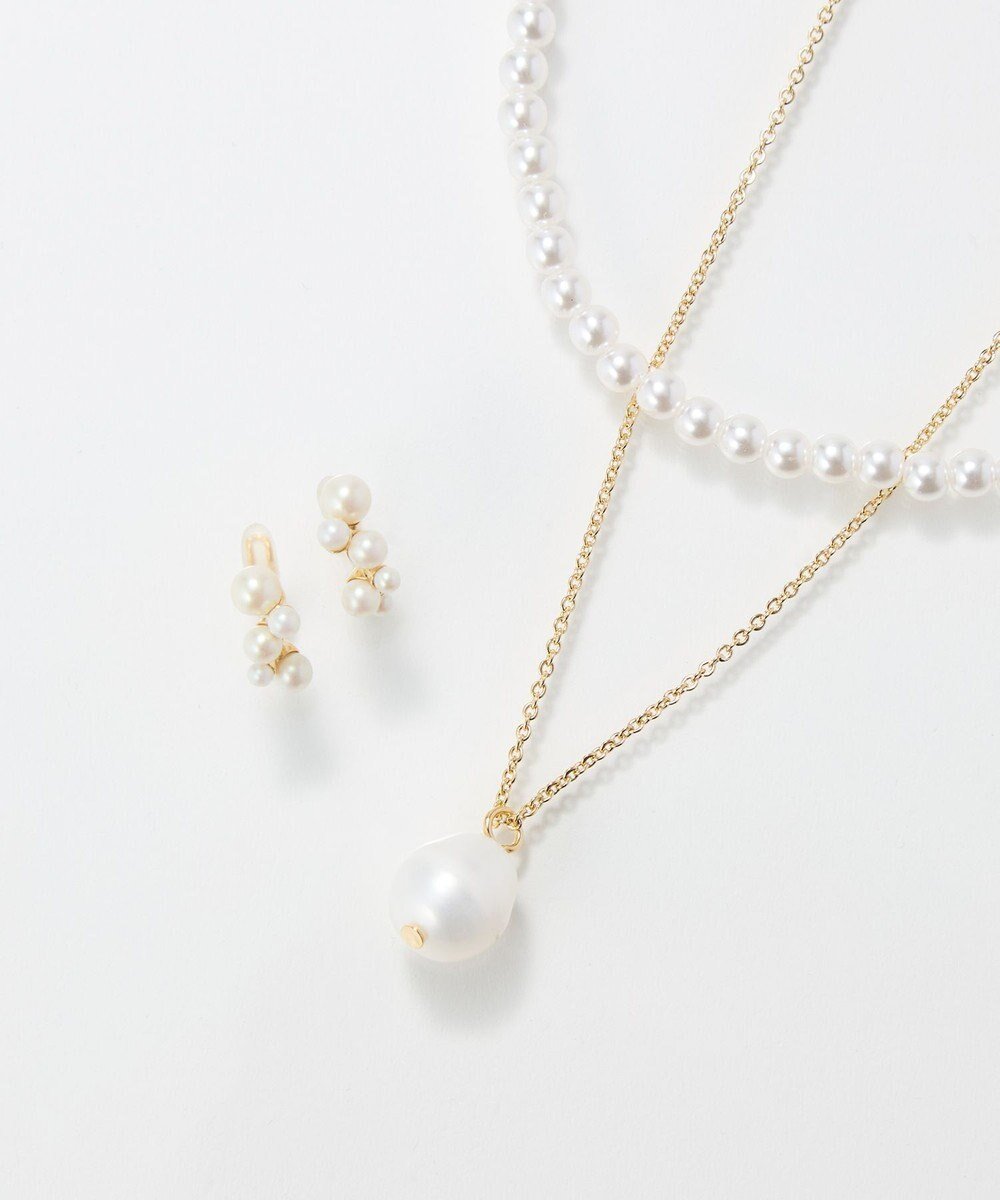 【フィービィー/phoebe】の〈オンワード限定セット〉クラスパールライトフィットイヤリング×クラシカルパール2連ネックレス インテリア・キッズ・メンズ・レディースファッション・服の通販 founy(ファニー) 　ファッション　Fashion　レディースファッション　Fashion for Women　ジュエリー　Jewelry　ファッションリング　Fashion Rings　イヤリング・フープ・ドロップタイプ　Hoop, Drop & Clip Earrings　ネックレス　Necklaces & Pendants　おすすめ　Recommended / Our Picks　アクセサリー　Fashion Accessories　イヤリング　Earrings　クラシカル　Classical, Vintage-Inspired　シンプル　Simple, Minimal　スウェット / スエット　Sweatshirt, Sweatwear　ネックレス　Necklace, Pendant Necklace　パール　Pearl, Pearl Accent　エレガント 上品　Elegant　ホワイト|ID: prp329100004780879 ipo3291000000034685815