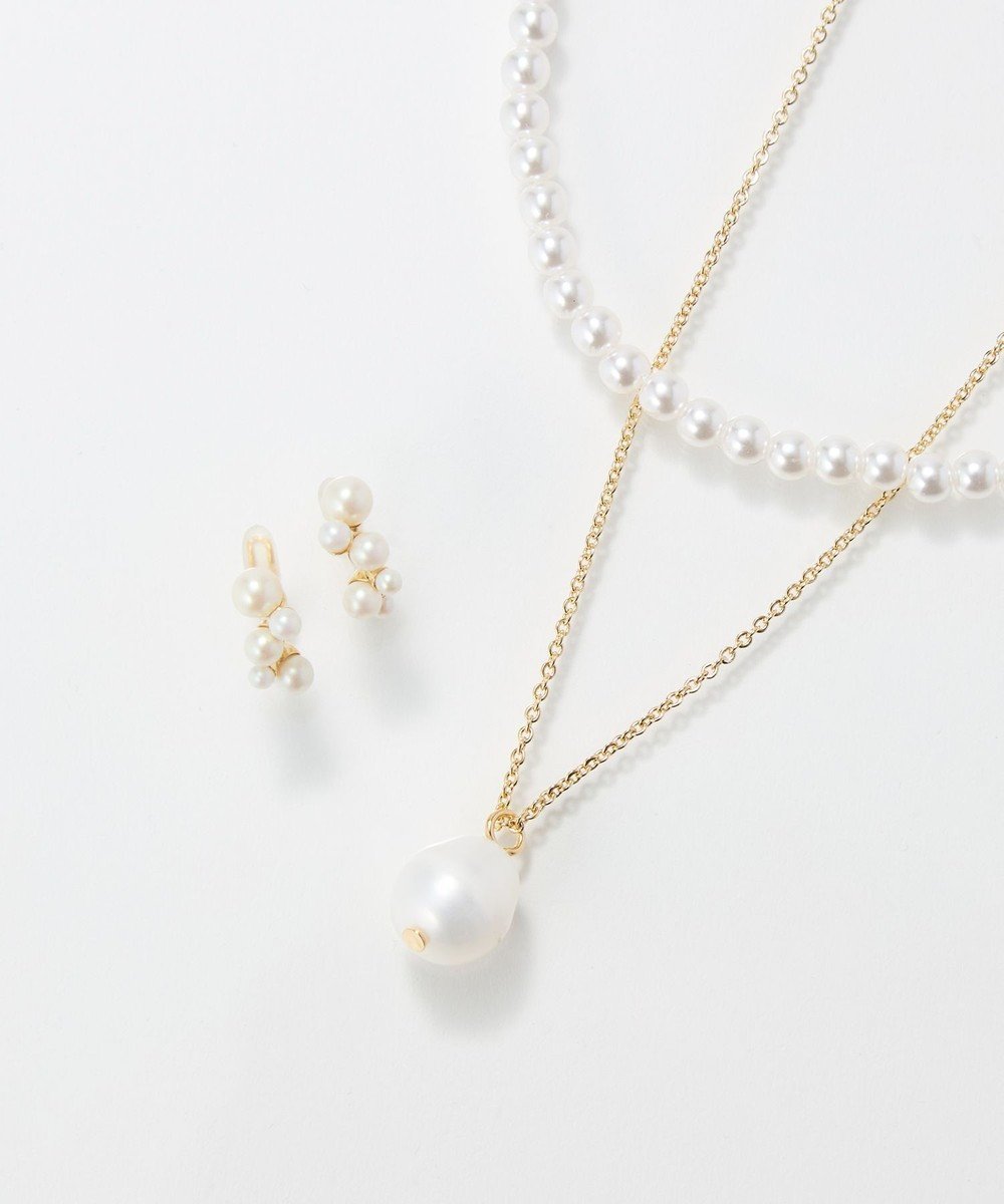 【フィービィー/phoebe】の〈オンワード限定セット〉クラスパールライトフィットイヤリング×クラシカルパール2連ネックレス インテリア・キッズ・メンズ・レディースファッション・服の通販 founy(ファニー) 　ファッション　Fashion　レディースファッション　Fashion for Women　ジュエリー　Jewelry　ファッションリング　Fashion Rings　イヤリング・フープ・ドロップタイプ　Hoop, Drop & Clip Earrings　ネックレス　Necklaces & Pendants　アクセサリー　Fashion Accessories　イヤリング　Earrings　クラシカル　Classical, Vintage-Inspired　シンプル　Simple, Minimal　スウェット / スエット　Sweatshirt, Sweatwear　ネックレス　Necklace, Pendant Necklace　パール　Pearl, Pearl Accent　おすすめ　Recommended / Our Picks　エレガント 上品　Elegant　ホワイト|ID: prp329100004780879 ipo3291000000035564428