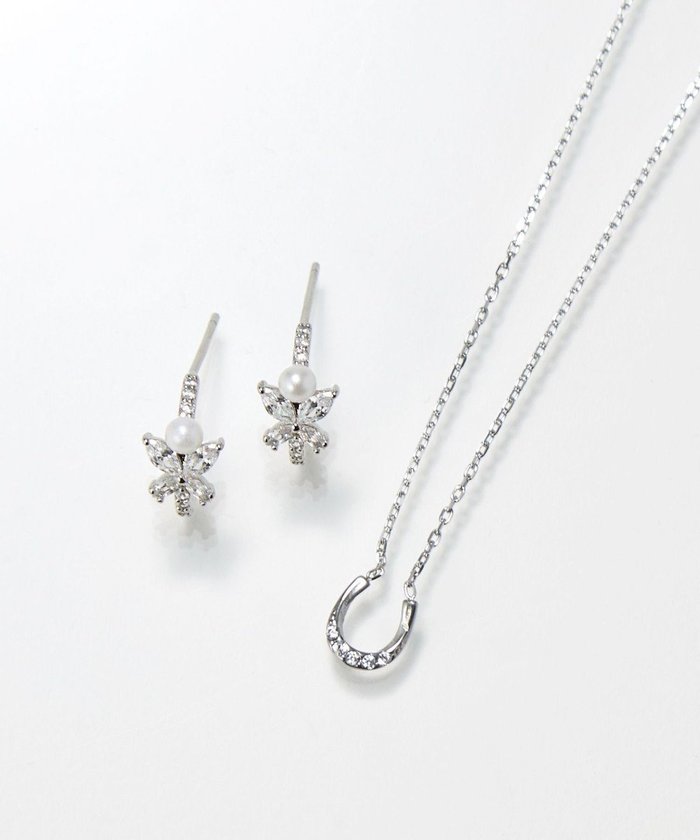 【フィービィー/phoebe】の〈オンワード限定セット〉ロマンティックビジューバタフライフープピアス×リッチラインホースシューネックレス 馬蹄/蹄鉄/午年 インテリア・キッズ・メンズ・レディースファッション・服の通販 founy(ファニー) https://founy.com/ ファッション Fashion レディースファッション Fashion for Women ジュエリー Jewelry ネックレス Necklaces & Pendants アクセサリー Fashion Accessories シルバー Silver, Metallic Silver ストーン Stone, Gem-Like 定番 Standard, Basic Item ネックレス Necklace, Pendant Necklace パール Pearl, Pearl Accent フォーマル Formal, Dressy おすすめ Recommended / Our Picks |ID: prp329100004780880 ipo3291000000035630673