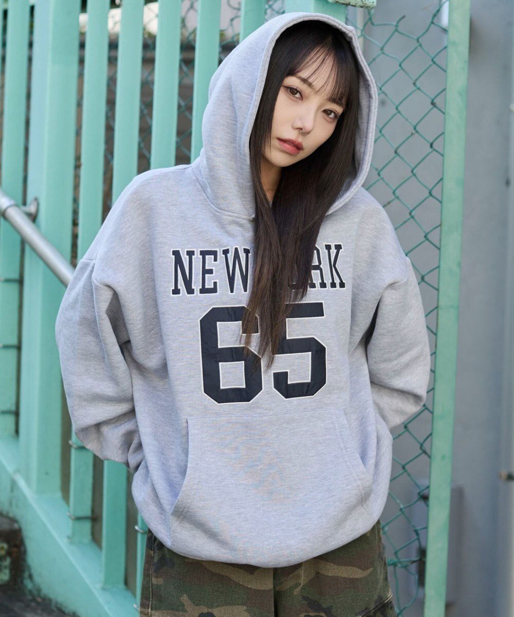 【ウィゴー/WEGO】の裏起毛グラフィックビッグプルパーカー インテリア・キッズ・メンズ・レディースファッション・服の通販 founy(ファニー) 　ファッション　Fashion　レディースファッション　Fashion for Women　トップス・カットソー　Cut & Sew Tops　レディースパーカー・カジュアルフーディー　Casual Hoodies & Sweatshirts　春　Spring　秋　Autumn　カーゴパンツ　Cargo Pants, Utility Pants　キャップ　Cap, Baseball Cap　グラフィック　Graphic, Graphic Design　ショルダー　Shoulder, Shoulder Strap　スニーカー　Sneakers, Trainers　スマホ　Smartphone, Mobile Device　スラックス　Slacks, Dress Pants　デニム　Denim, Jeans Material　トレンド　Trend, Trending Now　ドロップ　Drop Shoulder, Dropped Style　長袖　Long Sleeve, Full Sleeve　バランス　Balance, Style Balance　パーカー　Hoodie, Parka　冬　Winter / This Winter　A/W・秋冬　Autumn/Winter　杢グレー|ID: prp329100004782756 ipo3291000000034706896