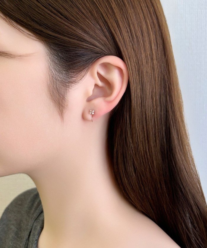 【フィービィー/phoebe】の【痛くないシリーズ/金属アレルギー対応】タイニーフローラライトフィットイヤリング/サージカルステンレス シャンパンゴールド インテリア・キッズ・メンズ・レディースファッション・服の通販 founy(ファニー) https://founy.com/ ファッション Fashion レディースファッション Fashion for Women ジュエリー Jewelry ファッションリング Fashion Rings イヤリング・フープ・ドロップタイプ Hoop, Drop & Clip Earrings アクセサリー Fashion Accessories イヤリング Earrings コンパクト Compact, Small Size ビジュー Bijou, Jewel-like Accent フラワー Flower, Floral モチーフ Motif, Design Theme エレガント 上品 Elegant 軽量 Lightweight, Ultra Light |ID: prp329100004784758 ipo3291000000034735511