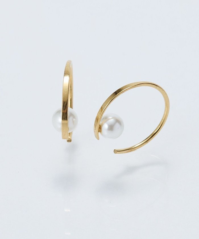 【フィービィー/phoebe】の【金属アレルギー対応】カーブラインパールピアス/サージカルステンレス ゴールド インテリア・キッズ・メンズ・レディースファッション・服の通販 founy(ファニー) https://founy.com/ ファッション Fashion レディースファッション Fashion for Women アクセサリー Fashion Accessories シンプル Simple, Minimal パール Pearl, Pearl Accent フープ Hoop, Hoop Earrings メタル Metal, Metal Parts モチーフ Motif, Design Theme エレガント 上品 Elegant 片耳 One-Ear, Single Earring |ID: prp329100004784783 ipo3291000000034735607