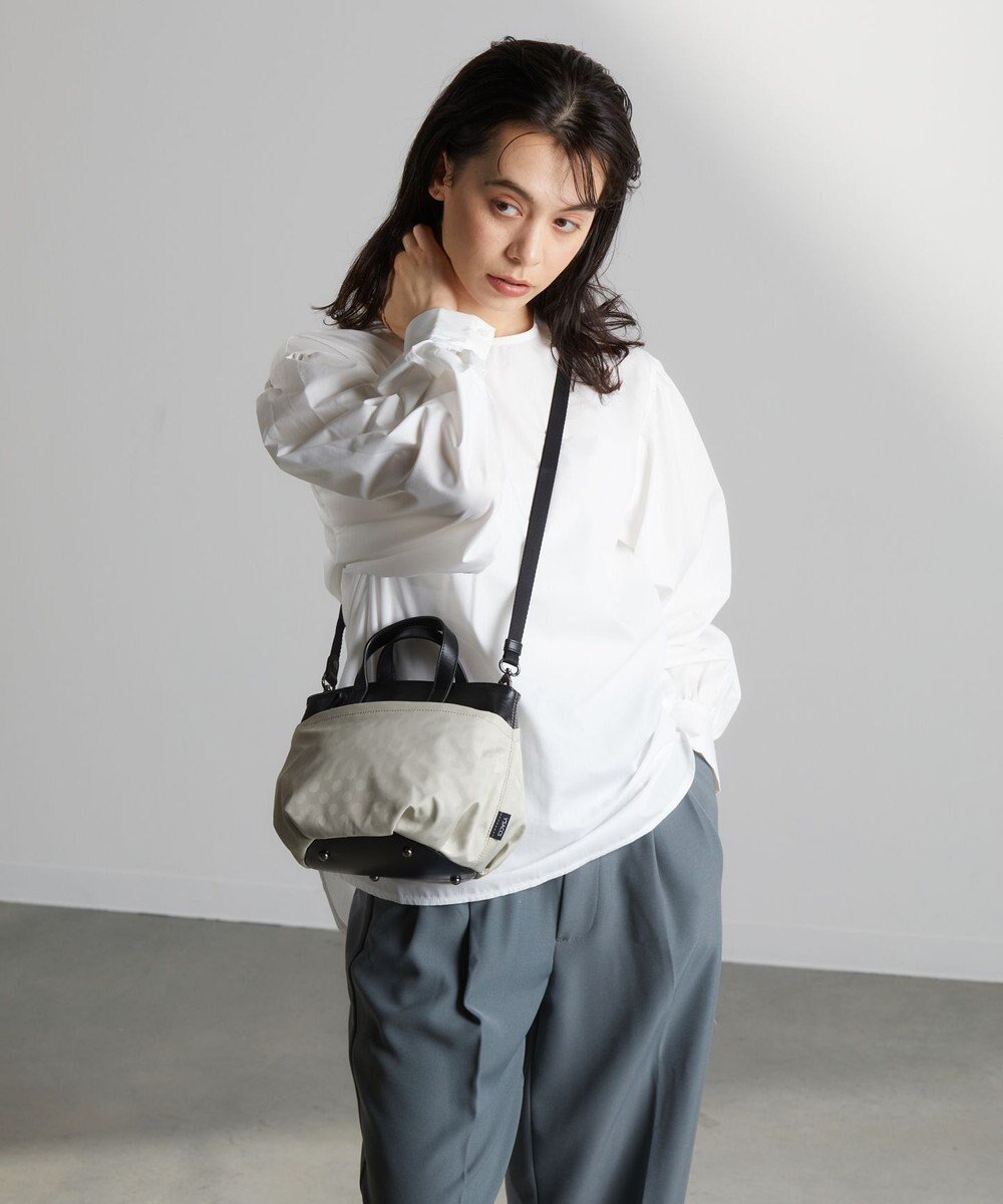 【イザック/Y'SACCS】のPolka Dots タックラウンド2WAYミニマムトート インテリア・キッズ・メンズ・レディースファッション・服の通販 founy(ファニー) ファッション Fashion レディースファッション Fashion for Women バッグ Bags ジャカード/ジャガード Jacquard, Woven Pattern スマート Smart, Elegant ドット Polka Dot, Dot Pattern 定番 Standard, Basic Item バケツ Bucket, Bucket Style フォルム Silhouette, Form ポケット Pocket, Pocket Detail マグネット Magnet, Magnetic Closure ラウンド Round, Round Neck エレガント 上品 Elegant アイボリー|ID: prp329100004784814 ipo3291000000034735754