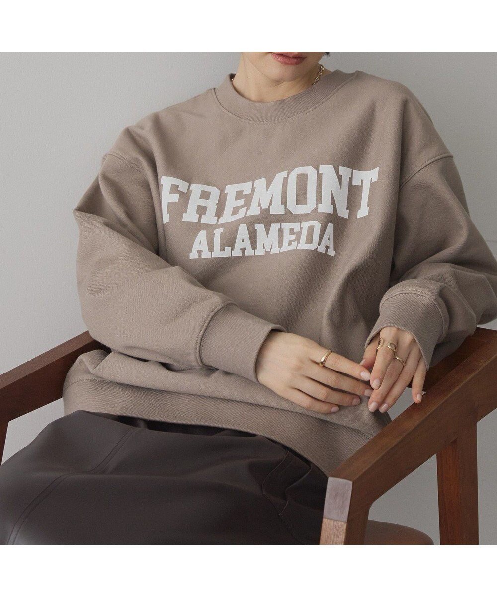 【アメリカンホリック/AMERICAN HOLIC】のFREMONT ロゴスウェットプルオーバー インテリア・キッズ・メンズ・レディースファッション・服の通販 founy(ファニー) 　ファッション　Fashion　レディースファッション　Fashion for Women　トップス・カットソー　Cut & Sew Tops　レディースパーカー・カジュアルフーディー　Casual Hoodies & Sweatshirts　カジュアルプルオーバー・ニットトップス　Pullovers & Knit Tops / Casual Pullovers　スウェット・クルーネックトップス　Sweatshirts & Crewnecks / Relaxed Fit Sweat Tops　アメリカン　American Style　スウェット / スエット　Sweatshirt, Sweatwear　スタイリッシュ　Stylish, Fashionable　フォルム　Silhouette, Form　フロント　Front, Front Design　プリント　Print, Printed Pattern　ポケット　Pocket, Pocket Detail　ルーズ　Loose, Oversized　A/W・秋冬　Autumn/Winter　おすすめ　Recommended / Our Picks　Gray Beige|ID: prp329100004784871 ipo3291000000034736011