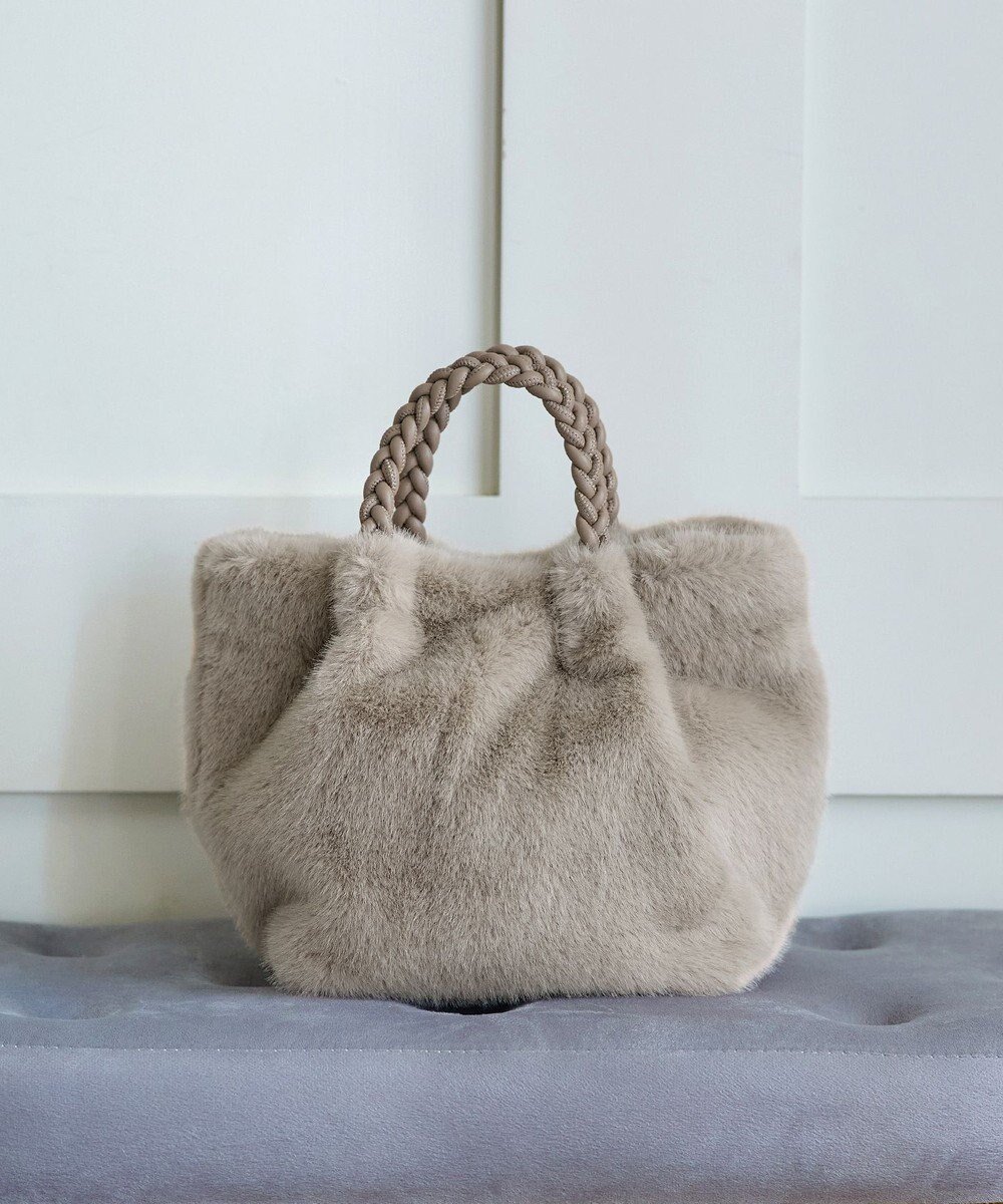【ティアクラッセ/Tiaclasse】の三つ編みハンドルファーバッグ 人気、トレンドファッション・服の通販 founy(ファニー) ファッション Fashion レディースファッション Fashion for Women バッグ Bags アクセサリー Fashion Accessories 秋 Autumn カーディガン Cardigan, Knitwear シューズ Shoes, Footwear チュニック Tunic, Long Top フェイクファー Faux Fur, Imitation Fur フェミニン Feminine, Girly ベーシック Basic, Essential ポケット Pocket, Pocket Detail マグネット Magnet, Magnetic Closure 冬 Winter / This Winter 再入荷 Restock / Back in Stock エレガント 上品 Elegant 新作・新入荷 New Arrivals / New In other-1|ID: prp329100004784886 ipo3291000000034736068