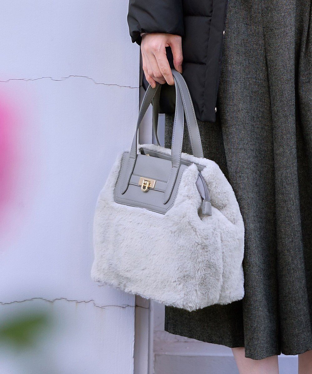 【エニィ スィス/any SiS】の【2WAY】ベルトメタルファートート バッグ インテリア・キッズ・メンズ・レディースファッション・服の通販 founy(ファニー) 　ファッション　Fashion　レディースファッション　Fashion for Women　バッグ　Bags　ベルト&ウエストマーク　Belts & Waist Accessories　ショルダー　Shoulder, Shoulder Strap　フェイクファー　Faux Fur, Imitation Fur　人気　Popular, Best Seller　ライトグレー|ID: prp329100004787087 ipo3291000000034745616