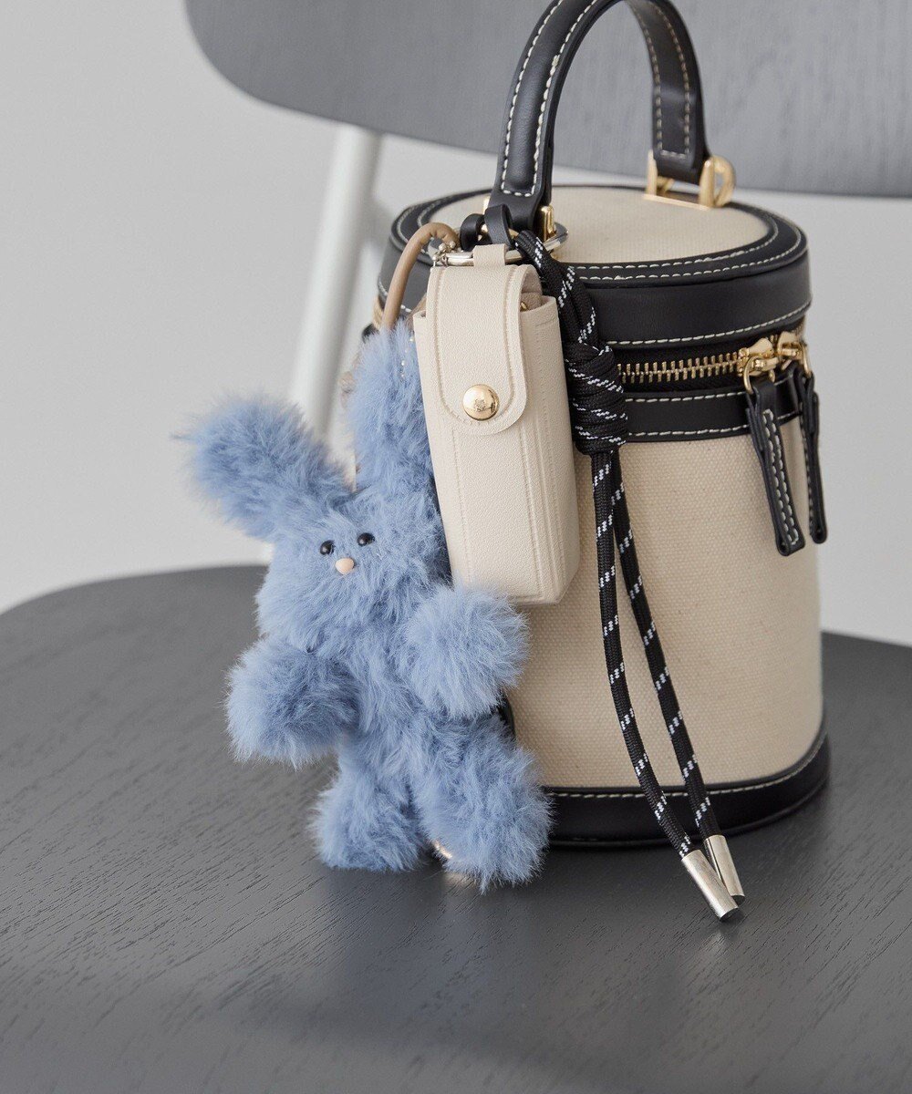 【アメリカンホリック/AMERICAN HOLIC】のマルチケース ウサギチャーム インテリア・キッズ・メンズ・レディースファッション・服の通販 founy(ファニー) ファッション Fashion レディースファッション Fashion for Women おすすめ Recommended / Our Picks アクセサリー Fashion Accessories アメリカン American Style スタイリッシュ Stylish, Fashionable チャーム Charm, Pendant Blue|ID: prp329100004791708 ipo3291000000034768167