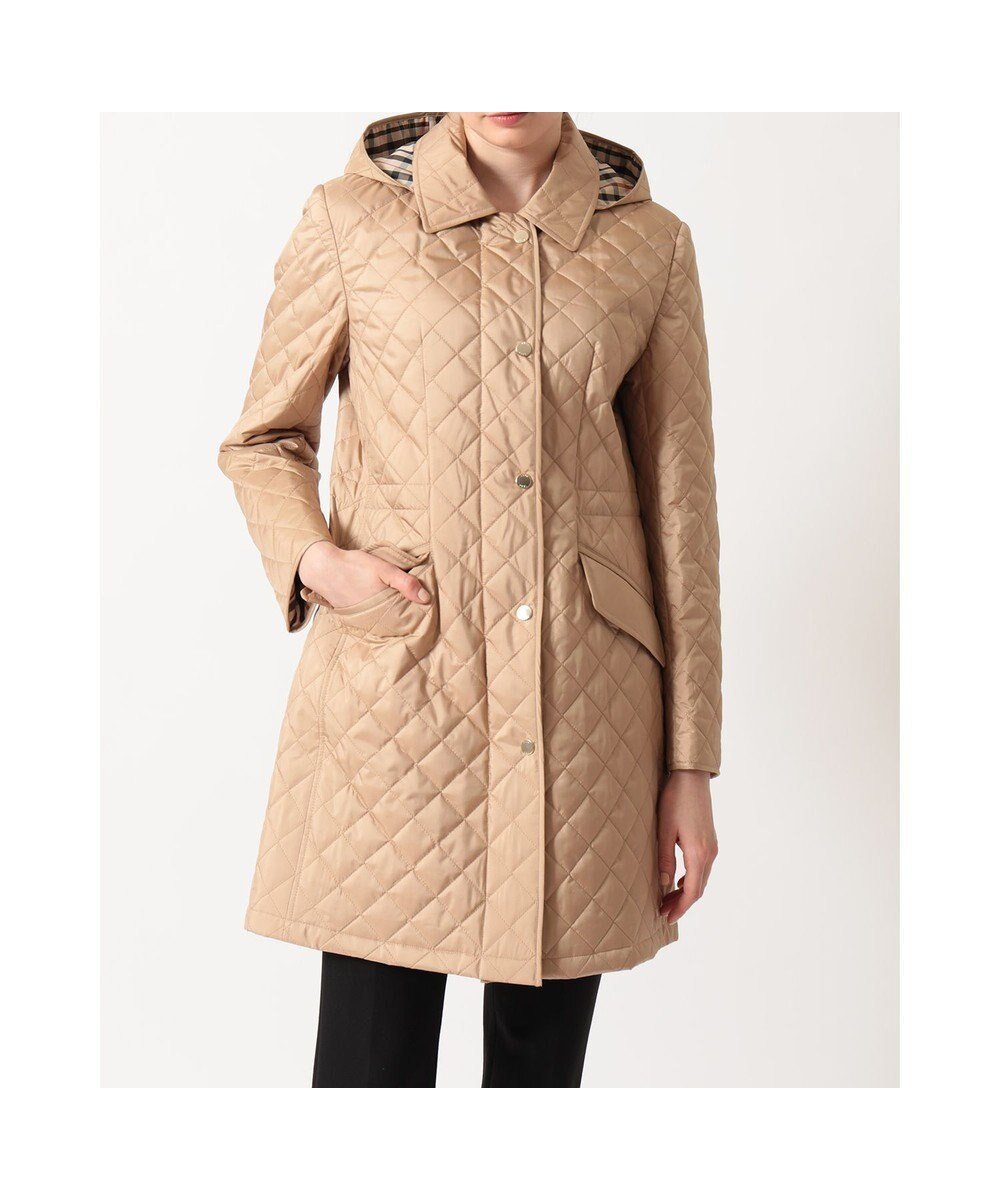 【ダックス/DAKS】のライトウェイト キルティングコート インテリア・キッズ・メンズ・レディースファッション・服の通販 founy(ファニー) ファッション Fashion レディースファッション Fashion for Women アウター Coat / Outerwear Collection コート・ロングコート・ピーコート Long Coats, Peacoats & More レディースジャケット・軽アウター Jackets キルティング Quilted, Quilting クラシック Classic, Timeless Style シルク Silk, 100% Silk ジャケット Jacket, Outerwear タフタ Taffeta, Structured Fabric ダウン Down, Puffer ビジネス 仕事 通勤 Business / Work / Commuting エレガント 上品 Elegant 夏 Summer 定番 Standard, Basic Item S/S・春夏 SS, Spring/Summer, Warm Season A/W・秋冬 Autumn/Winter 軽量 Lightweight, Ultra Light ベージュ|ID: prp329100004791717 ipo3291000000034768203