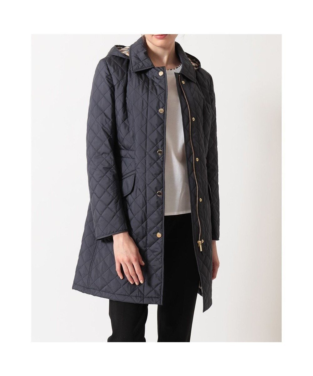 【ダックス/DAKS】のライトウェイト キルティングコート インテリア・キッズ・メンズ・レディースファッション・服の通販 founy(ファニー) ファッション Fashion レディースファッション Fashion for Women アウター Coat / Outerwear Collection コート・ロングコート・ピーコート Long Coats, Peacoats & More レディースジャケット・軽アウター Jackets キルティング Quilted, Quilting クラシック Classic, Timeless Style シルク Silk, 100% Silk ジャケット Jacket, Outerwear タフタ Taffeta, Structured Fabric ダウン Down, Puffer ビジネス 仕事 通勤 Business / Work / Commuting エレガント 上品 Elegant 夏 Summer 定番 Standard, Basic Item S/S・春夏 SS, Spring/Summer, Warm Season A/W・秋冬 Autumn/Winter 軽量 Lightweight, Ultra Light ネイビー|ID: prp329100004791717 ipo3291000000034768204