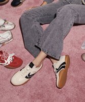 【スティーブマデン/STEVE MADDEN】のBISCOTTI-R ラインストーンコートニットスニーカー 人気、トレンドファッション・服の通販 founy(ファニー) ファッション Fashion レディースファッション Fashion for Women アウター Coat / Outerwear Collection コート・ロングコート・ピーコート Long Coats, Peacoats & More 厚底 Platform Shoes シューズ Shoes, Footwear シンプル Simple, Minimal ストーン Stone, Gem-Like スニーカー Sneakers, Trainers レース Lace, Lace Fabric |ID:prp329100004791731