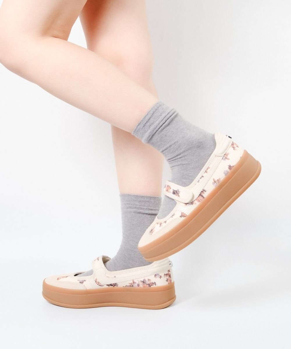 【スティーブマデン/STEVE MADDEN】のOSLO フラワープリント メリージェーンスニーカー 人気、トレンドファッション・服の通販 founy(ファニー) 　ファッション　Fashion　レディースファッション　Fashion for Women　厚底　Platform Shoes　ガーリー　Girly, Feminine Style　クッション　Cushion, Throw Pillow　クラシカル　Classical, Vintage-Inspired　今季　This Season, Current Season　シューズ　Shoes, Footwear　スニーカー　Sneakers, Trainers　トレンド　Trend, Trending Now　フラット　Flat, Flat Shoes　フラワー　Flower, Floral　プリント　Print, Printed Pattern　ラップ　Wrap, Wrap Design　 other-1|ID: prp329100004791733 ipo3291000000034846482