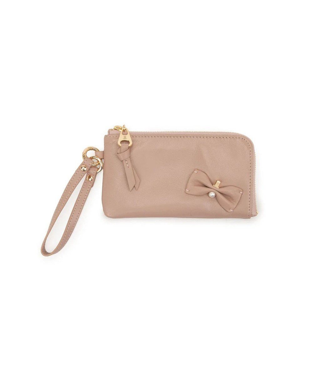 【ランバン オン ブルー/LANVIN en Bleu】のペアル フラグメントケース インテリア・キッズ・メンズ・レディースファッション・服の通販 founy(ファニー) ファッション Fashion レディースファッション Fashion for Women ミニ財布・二つ折り財布 Wallets & Card Cases アシンメトリー Asymmetrical Style パール Pearl, Pearl Accent フェミニン Feminine, Girly フォルム Silhouette, Form モチーフ Motif, Design Theme リボン Ribbon, Bow エレガント 上品 Elegant 日本製 Made In Japan 財布 Wallet, Purse ピンク|ID: prp329100004791738 ipo3291000000034768269