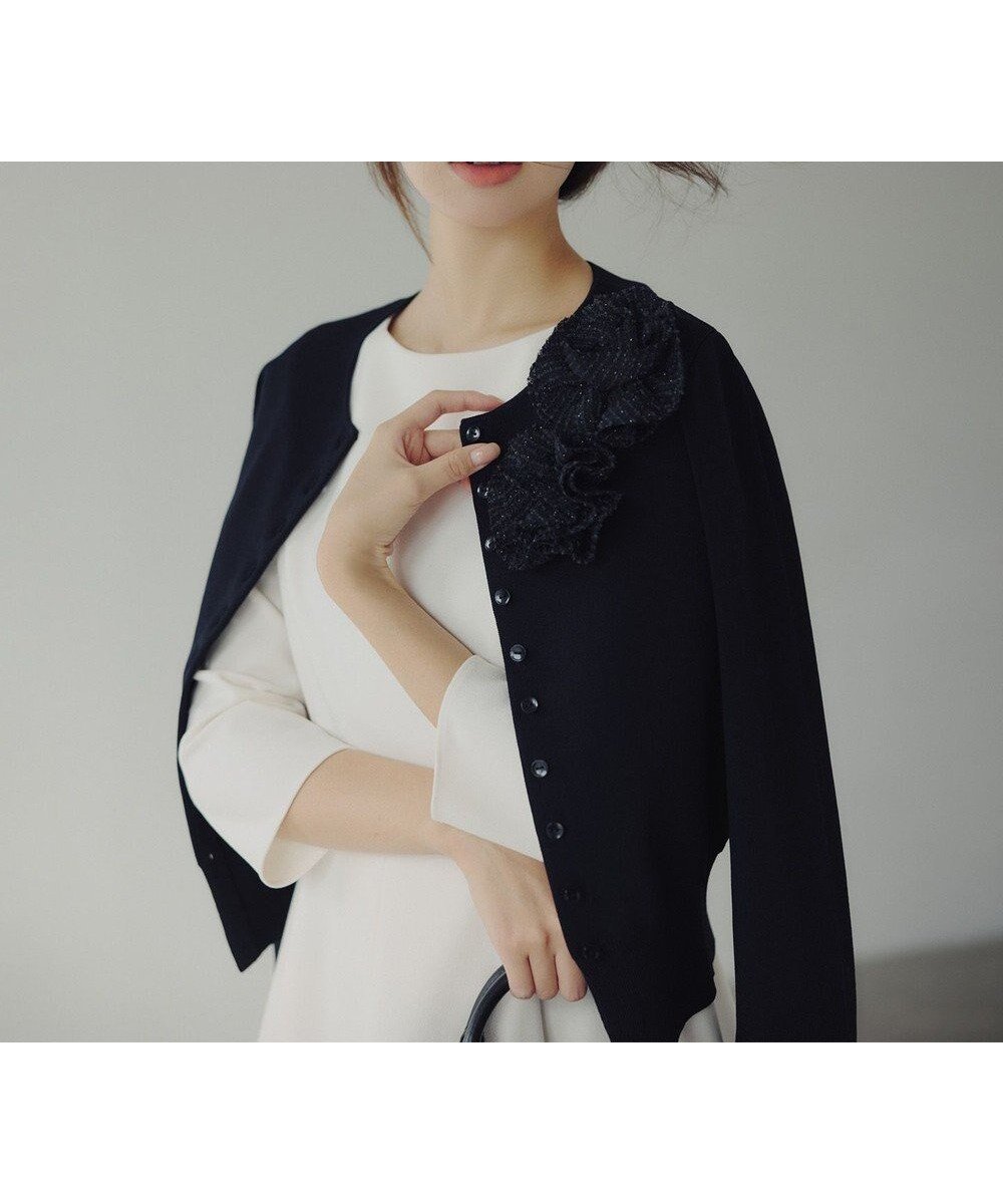 【トッカ/TOCCA】の【宮本茉由さん着用】GLOW CORSAGE KNIT ニットカーディガン インテリア・キッズ・メンズ・レディースファッション・服の通販 founy(ファニー) 　ファッションモデル・俳優・女優　Models　女性　Women　宮本茉由　MIyamoto Mayu　ファッション　Fashion　レディースファッション　Fashion for Women　トップス・カットソー　Cut & Sew Tops　ニット　Knit Tops & Sweaters　カーディガン・羽織り　Layered Style Cardigans　エレガント 上品　Elegant　カーディガン　Cardigan, Knitwear　ツイード／ツィード　Choker, Choker Necklace　ドレス　Dress, One-Piece　フラワー　Flower, Floral　モチーフ　Motif, Design Theme　A/W・秋冬　Autumn/Winter　S/S・春夏　SS, Spring/Summer, Warm Season　夏　Summer　ブラック系|ID: prp329100004791753 ipo3291000000034846488