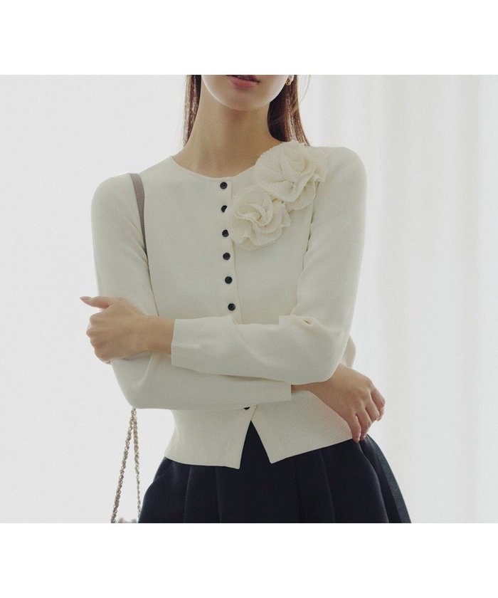 【トッカ/TOCCA】の【宮本茉由さん着用】GLOW CORSAGE KNIT ニットカーディガン インテリア・キッズ・メンズ・レディースファッション・服の通販 founy(ファニー) https://founy.com/ ファッションモデル・俳優・女優 Models 女性 Women 宮本茉由 MIyamoto Mayu ファッション Fashion レディースファッション Fashion for Women トップス・カットソー Cut & Sew Tops ニット Knit Tops & Sweaters カーディガン・羽織り Layered Style Cardigans エレガント 上品 Elegant カーディガン Cardigan, Knitwear ツイード Twill, Twill Weave ドレス Dress, One-Piece フラワー Flower, Floral モチーフ Motif, Design Theme A/W・秋冬 Autumn/Winter S/S・春夏 SS, Spring/Summer, Warm Season 夏 Summer |ID: prp329100004791753 ipo3291000000035314155