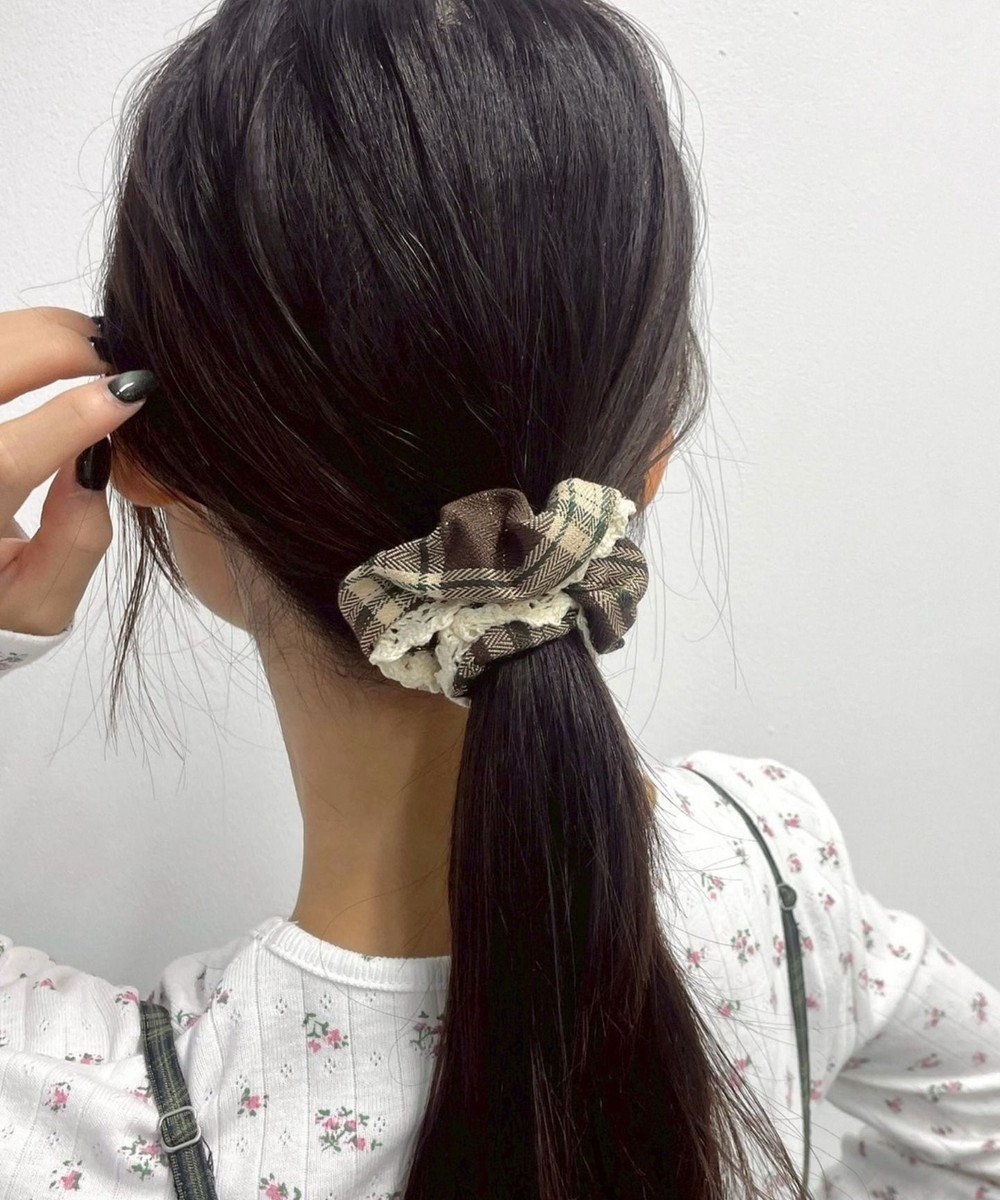 【ウィゴー/WEGO】のLレースフリルラメチェックシュシュ インテリア・キッズ・メンズ・レディースファッション・服の通販 founy(ファニー) ファッション Fashion レディースファッション Fashion for Women シュシュ&ヘアアクセ/ヘアアレンジ Scrunchies & Hair Accessories おすすめ Recommended / Our Picks アクセサリー Fashion Accessories スマホ Smartphone, Mobile Device チェック Check, Plaid, Tartan フリル Frill, Ruffle ヘアアクセ Hair Accessory, Hair Clip レース Lace, Lace Fabric A/W・秋冬 Autumn/Winter ブラウン|ID: prp329100004793203 ipo3291000000034778765