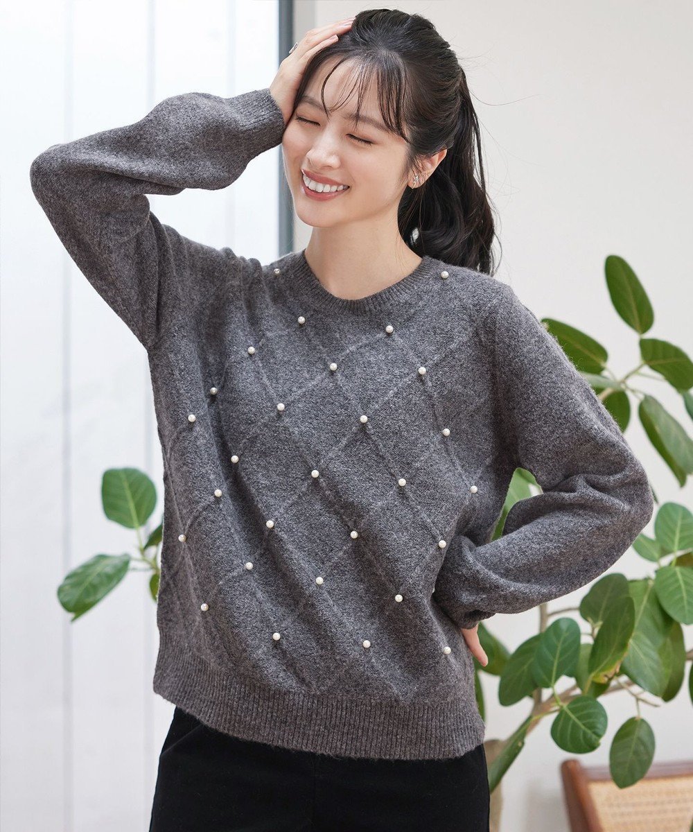 【ティアクラッセ/Tiaclasse】のダイヤ柄パール付きニットプルオーバー インテリア・キッズ・メンズ・レディースファッション・服の通販 founy(ファニー) ファッション Fashion レディースファッション Fashion for Women トップス・カットソー Cut & Sew Tops ニット Knit Tops & Sweaters カジュアルプルオーバー・ニットトップス Pullovers & Knit Tops / Casual Pullovers ウォッシャブル Machine Washable 春 Spring 洗える Machine Washable ショート Short, Short Length シンプル Simple, Minimal セーター Sweater, Knitwear 長袖 Long Sleeve, Full Sleeve パール Pearl, Pearl Accent ポケット Pocket, Pocket Detail ラウンド Round, Round Neck A/W・秋冬 Autumn/Winter エレガント 上品 Elegant グレー|ID: prp329100004793265 ipo3291000000034779063