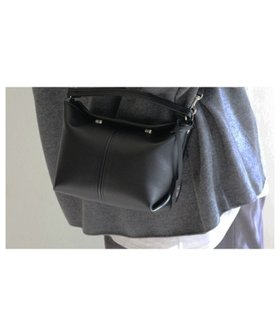 【モローバイサンク/MORROW by thank】のLIZU ショルダーバッグ 人気、トレンドファッション・服の通販 founy(ファニー) ファッション Fashion レディースファッション Fashion for Women バッグ Bags ショルダー Shoulder, Shoulder Strap スタイリッシュ Stylish, Fashionable スマホ Smartphone, Mobile Device スマート Smart, Elegant 財布 Wallet, Purse フォルム Silhouette, Form ポケット Pocket, Pocket Detail マグネット Magnet, Magnetic Closure 日本製 Made In Japan エレガント 上品 Elegant |ID:prp329100004793274