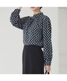 【23区/NIJYUSANKU】 モダンアートプリントギャザーブラウス人気、トレンドファッション・服の通販 founy(ファニー) ファッション Fashion レディースファッション Fashion for Women トップス・カットソー Cut & Sew Tops シャツ・ブラウス・オフィスカジュアル Elegant Blouses & Button-Ups イタリア Italy インナー Innerwear 春 Spring ギャザー Gathered, Ruffled サテン Satin, Glossy Fabric ジャケット Jacket, Outerwear ジョーゼット Georgette, Semi-Sheer Fabric なめらか Smooth, Silky Texture プリント Print, Printed Pattern ベーシック Basic, Essential モチーフ Motif, Design Theme S/S・春夏 SS, Spring/Summer, Warm Season 夏 Summer エレガント 上品 Elegant セレモニー Ceremony |ID:prp329100004797384