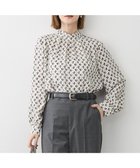 【23区/NIJYUSANKU】のモダンアートプリントギャザーブラウス ベージュ系|ID:prp329100004797384