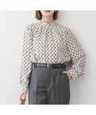 【23区/NIJYUSANKU】のモダンアートプリントギャザーブラウス ベージュ系|ID:prp329100004797384