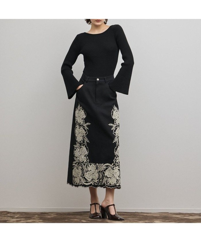 【グレース コンチネンタル/GRACE CONTINENTAL】のエンブロイダリータイトスカート インテリア・キッズ・メンズ・レディースファッション・服の通販 founy(ファニー) https://founy.com/ ファッション Fashion レディースファッション Fashion for Women スカート Skirts シンプル Simple, Minimal スリット Slit, Slit Detail タイトスカート Pencil Skirt, Tight Skirt トレンド Trend, Trending Now フラワー Flower, Floral モチーフ Motif, Design Theme リネン Linen, Linen Fabric A/W・秋冬 Autumn/Winter |ID: prp329100004797433 ipo3291000000034807484