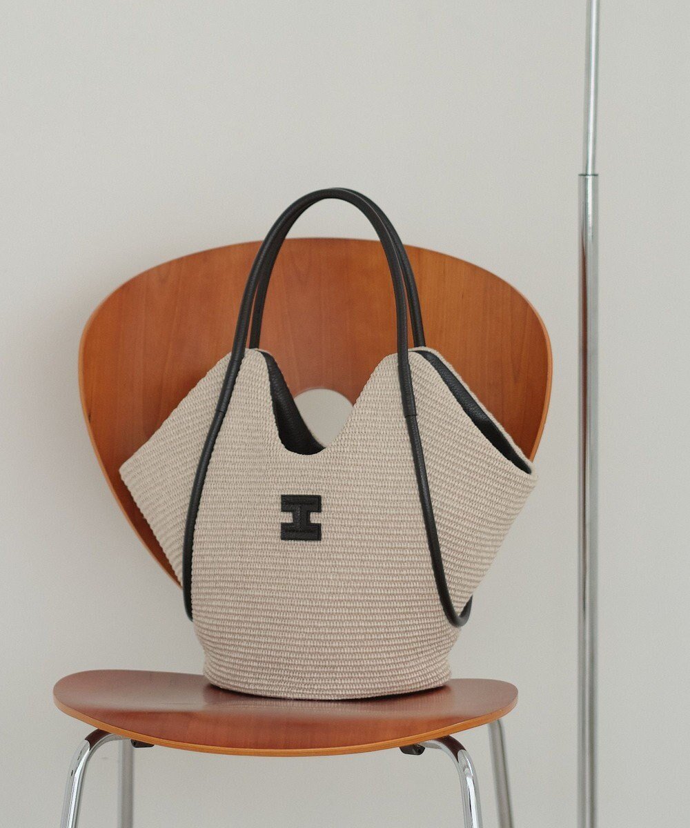 【イアクッチ/IACUCCI】のジーリオ PAGLIA/CERVO インテリア・キッズ・メンズ・レディースファッション・服の通販 founy(ファニー) 　ファッション　Fashion　レディースファッション　Fashion for Women　バッグ　Bags　アクセサリー　Fashion Accessories　エレガント 上品　Elegant　巾着　Drawstring Bag, Kinchaku　人気　Popular, Best Seller　バランス　Balance, Style Balance　フォルム　Silhouette, Form　フロント　Front, Front Design　日傘　Parasol, UV Umbrella　S/S・春夏　SS, Spring/Summer, Warm Season　夏　Summer　2026年　2026　ブラック|ID: prp329100004798668 ipo3291000000034817221