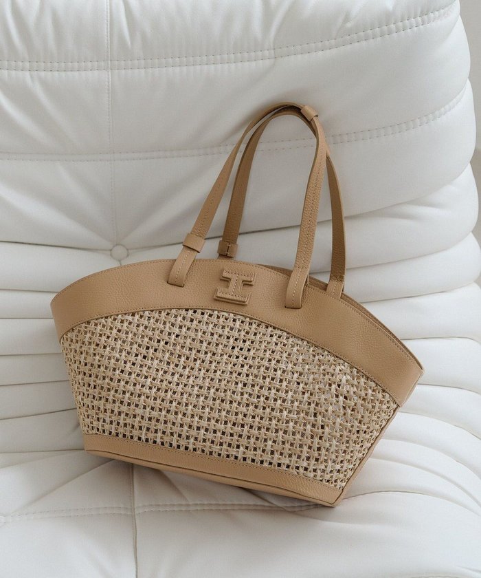 【イアクッチ/IACUCCI】のヴェンタッリョ PAGLIA CATENA インテリア・キッズ・メンズ・レディースファッション・服の通販 founy(ファニー) https://founy.com/ ファッション Fashion レディースファッション Fashion for Women バッグ Bags アクセサリー Fashion Accessories 今季 This Season, Current Season 巾着 Drawstring Bag, Kinchaku チェーン Chain, Chain Strap バランス Balance, Style Balance フォルム Silhouette, Form フロント Front, Front Design ポーチ Pouch, Small Case おすすめ Recommended / Our Picks エレガント 上品 Elegant 2026年 2026 |ID: prp329100004798669 ipo3291000000035698065