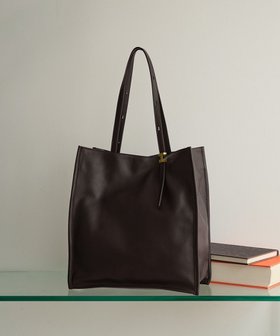 【イアクッチ/IACUCCI】 ジュリエッタ NAPPA人気、トレンドファッション・服の通販 founy(ファニー) ファッション Fashion レディースファッション Fashion for Women バッグ Bags シンプル Simple, Minimal スクエア Square, Square Shape スマート Smart, Elegant 人気 Popular, Best Seller マグネット Magnet, Magnetic Closure メタル Metal, Metal Parts ワンポイント One Point, Statement Accent S/S・春夏 SS, Spring/Summer, Warm Season 夏 Summer エレガント 上品 Elegant ビジネス 仕事 通勤 Business / Work / Commuting 2026年 2026 |ID:prp329100004798670