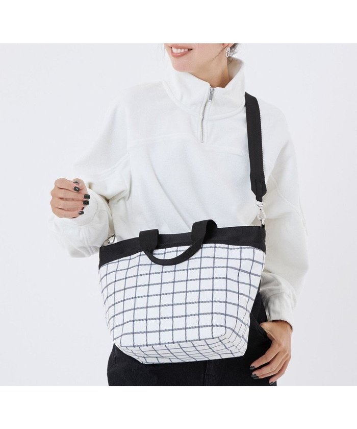 【レスポートサック/LeSportsac】のBUCKET TOTE/モノクラスチェック インテリア・キッズ・メンズ・レディースファッション・服の通販 founy(ファニー) https://founy.com/ ファッション Fashion レディースファッション Fashion for Women バッグ Bags チェック Check, Plaid, Tartan チェーン Chain, Chain Strap トレンド Trend, Trending Now ポケット Pocket, Pocket Detail エレガント 上品 Elegant 財布 Wallet, Purse |ID: prp329100004798688 ipo3291000000034817291