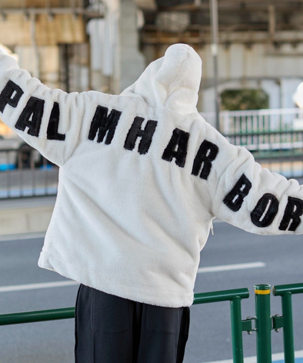 【ウィゴー/WEGO】の【ユニセックス着用ITEM/MLサイズ展開】エコファーグラフィックブルゾン 人気、トレンドファッション・服の通販 founy(ファニー) 　ファッション　Fashion　レディースファッション　Fashion for Women　アウター　Coat / Outerwear Collection　レディースジャケット・軽アウター　Jackets　ブルゾンジャケット・スポーティアウター　Blouson Jackets　インナー　Innerwear　厚底　Platform Shoes　秋　Autumn　クール　Cool, Chic　グラフィック　Graphic, Graphic Design　シンプル　Simple, Minimal　ジャケット　Jacket, Outerwear　スニーカー　Sneakers, Trainers　スマホ　Smartphone, Mobile Device　トレンド　Trend, Trending Now　ドローコード　Drawcord, Drawstring Cord　フロント　Front, Front Design　ブルゾン　Blouson, Bomber Jacket　防寒　Cold Protection, Winter-Ready　モノトーン　Monotone, Black and White　無地　Plain, Solid Color　ルーズ　Loose, Oversized　冬　Winter / This Winter　A/W・秋冬　Autumn/Winter　おすすめ　Recommended / Our Picks　 other-1|ID: prp329100004802828 ipo3291000000035629781