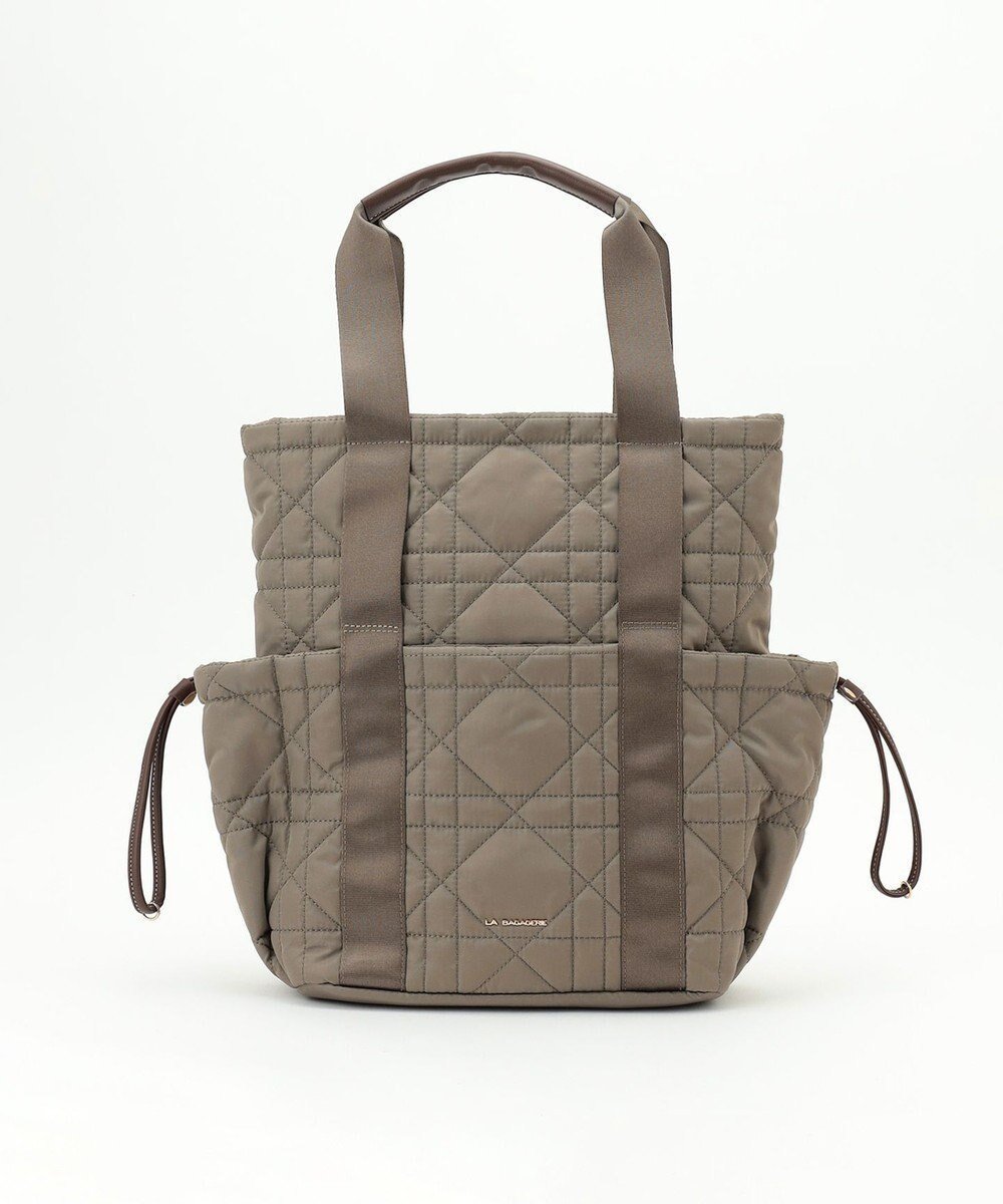 【ラ バガジェリー/LA BAGAGERIE】のグリッドキルティングリュック インテリア・キッズ・メンズ・レディースファッション・服の通販 founy(ファニー) ファッション Fashion レディースファッション Fashion for Women バッグ Bags キルティング Quilted, Quilting キルト Quilt, Quilted Fabric ショルダー Shoulder, Shoulder Strap スマート Smart, Elegant トラベル Travel, Travel Gear 人気 Popular, Best Seller ポケット Pocket, Pocket Detail マグネット Magnet, Magnetic Closure リュック Backpack, Rucksack おすすめ Recommended / Our Picks ビジネス 仕事 通勤 Business / Work / Commuting グレージュ|ID: prp329100004806355 ipo3291000000034877071