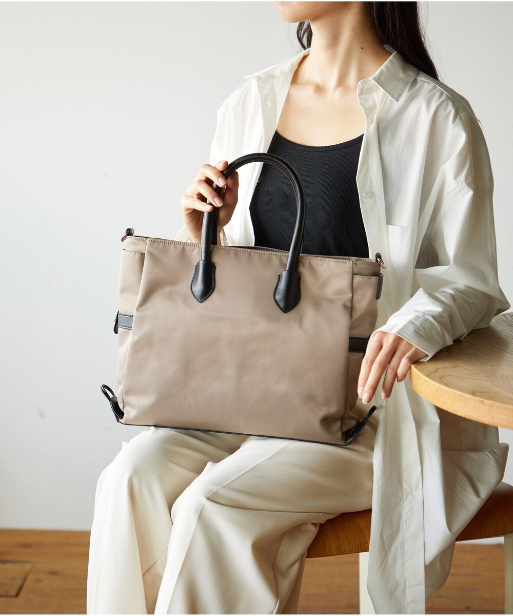 【イザック/Y'SACCS】のナイロン×リサイクルレザー ホック2WAYトート Sサイズ インテリア・キッズ・メンズ・レディースファッション・服の通販 founy(ファニー) ファッション Fashion レディースファッション Fashion for Women バッグ Bags シンプル Simple, Minimal スマート Smart, Elegant ポケット Pocket, Pocket Detail 定番 Standard, Basic Item グレージュ|ID: prp329100004806384 ipo3291000000034877461