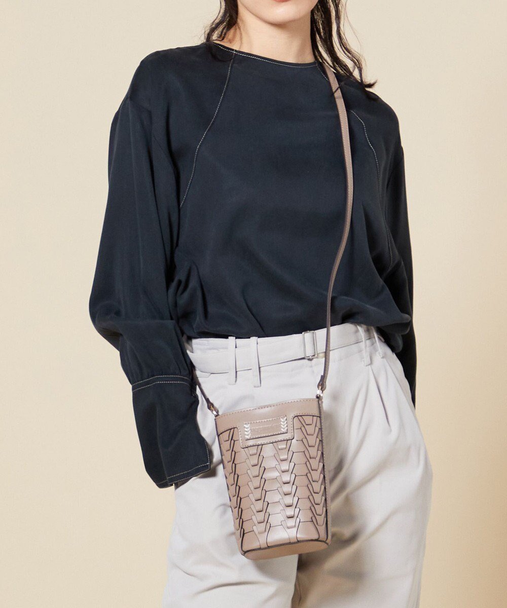 【ラ バガジェリー/LA BAGAGERIE】の【veganview】v piece mesh mini shoulder bag インテリア・キッズ・メンズ・レディースファッション・服の通販 founy(ファニー) ファッション Fashion レディースファッション Fashion for Women バッグ Bags ポケット Pocket, Pocket Detail マグネット Magnet, Magnetic Closure メッシュ Mesh, Net Fabric モチーフ Motif, Design Theme 定番 Standard, Basic Item 軽量 Lightweight, Ultra Light グレージュ|ID: prp329100004807605 ipo3291000000034887409