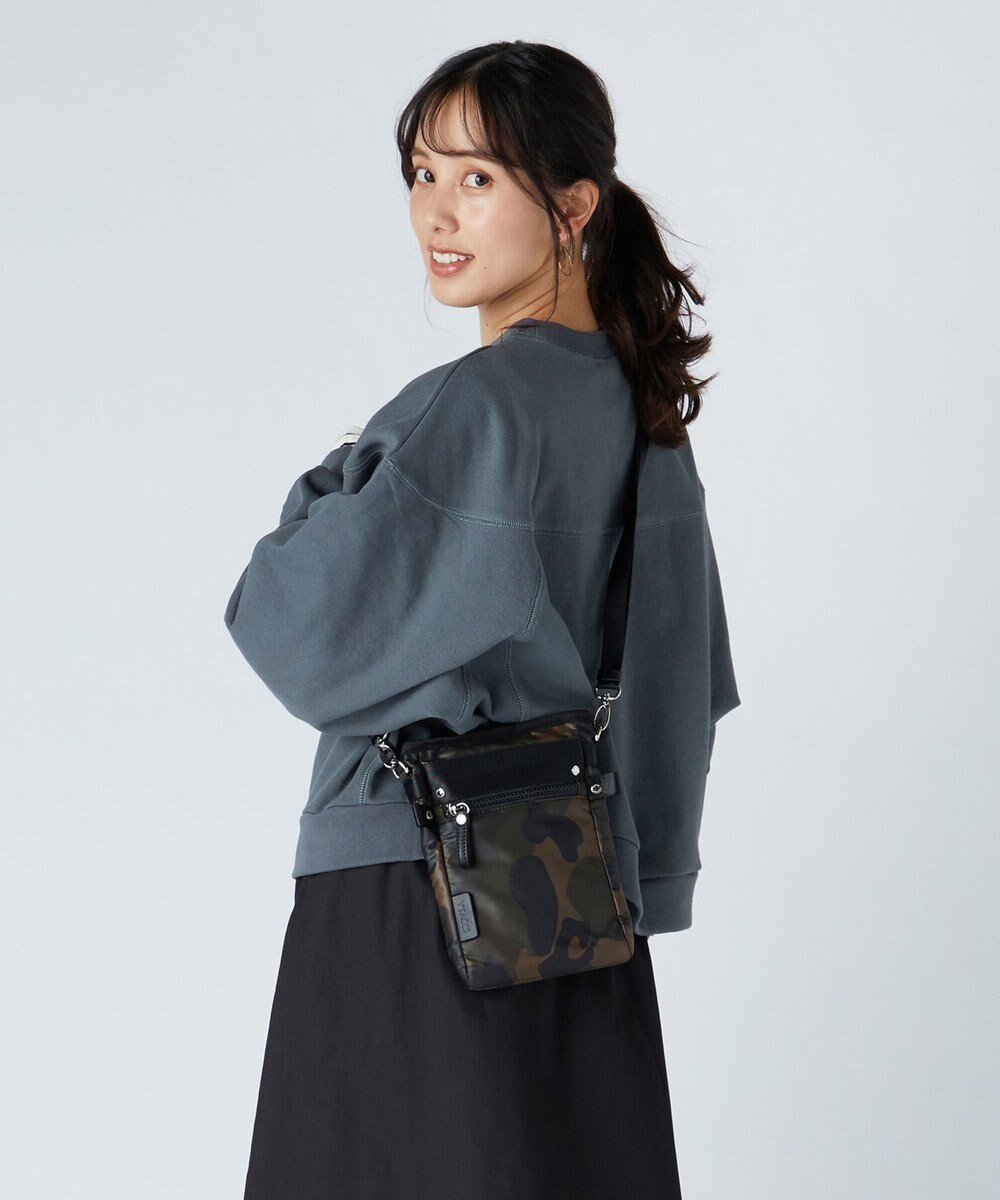 【イザック/Y'SACCS】のテープデザインポシェット インテリア・キッズ・メンズ・レディースファッション・服の通販 founy(ファニー) ファッション Fashion レディースファッション Fashion for Women コンパクト Compact, Small Size 軽量 Lightweight, Ultra Light スマート Smart, Elegant タフタ Taffeta, Structured Fabric トラベル Travel, Travel Gear フォルム Silhouette, Form ポケット Pocket, Pocket Detail 旅行 Travel ビジネス 仕事 通勤 Business / Work / Commuting カーキ|ID: prp329100004807607 ipo3291000000034887415