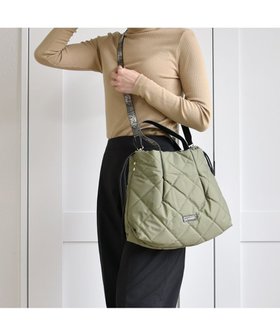 【ラ バガジェリー/LA BAGAGERIE】のドローストリング×キルト2WAYトート Sサイズ 人気、トレンドファッション・服の通販 founy(ファニー) ファッション Fashion レディースファッション Fashion for Women バッグ Bags キルティング Quilted, Quilting キルト Quilt, Quilted Fabric スマート Smart, Elegant タフタ Taffeta, Structured Fabric トレンド Trend, Trending Now ドローストリング Drawstring, Pull Cord パイソン Python, Snakeskin Pattern フェイクレザー Faux Leather, PU Leather ポケット Pocket, Pocket Detail マグネット Magnet, Magnetic Closure 人気 Popular, Best Seller 軽量 Lightweight, Ultra Light |ID:prp329100004807609