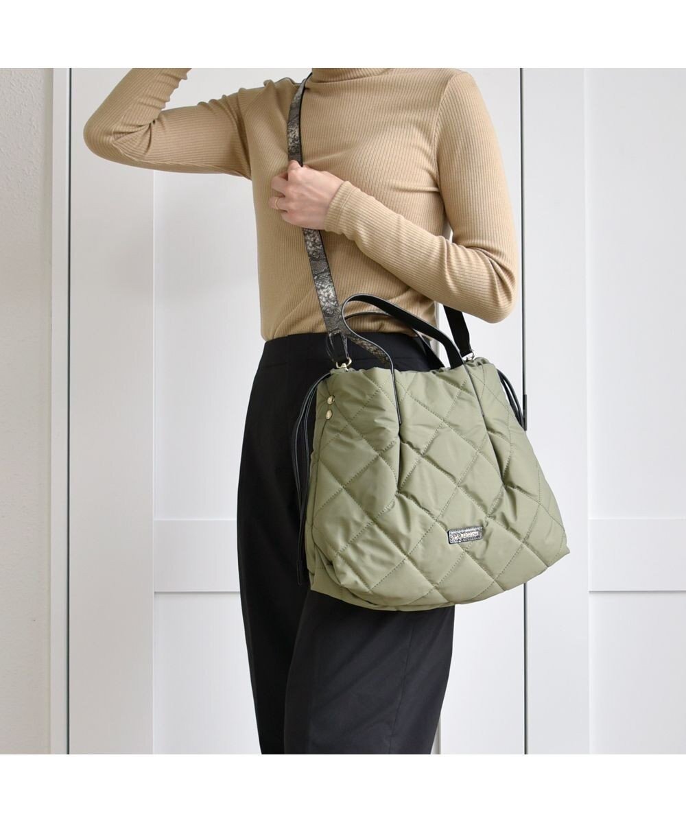 【ラ バガジェリー/LA BAGAGERIE】のドローストリング×キルト2WAYトート Sサイズ 人気、トレンドファッション・服の通販 founy(ファニー) ファッション Fashion レディースファッション Fashion for Women バッグ Bags キルティング Quilted, Quilting キルト Quilt, Quilted Fabric スマート Smart, Elegant タフタ Taffeta, Structured Fabric トレンド Trend, Trending Now ドローストリング Drawstring, Pull Cord パイソン Python, Snakeskin Pattern フェイクレザー Faux Leather, PU Leather ポケット Pocket, Pocket Detail マグネット Magnet, Magnetic Closure 人気 Popular, Best Seller 軽量 Lightweight, Ultra Light other-1|ID: prp329100004807609 ipo3291000000034887443