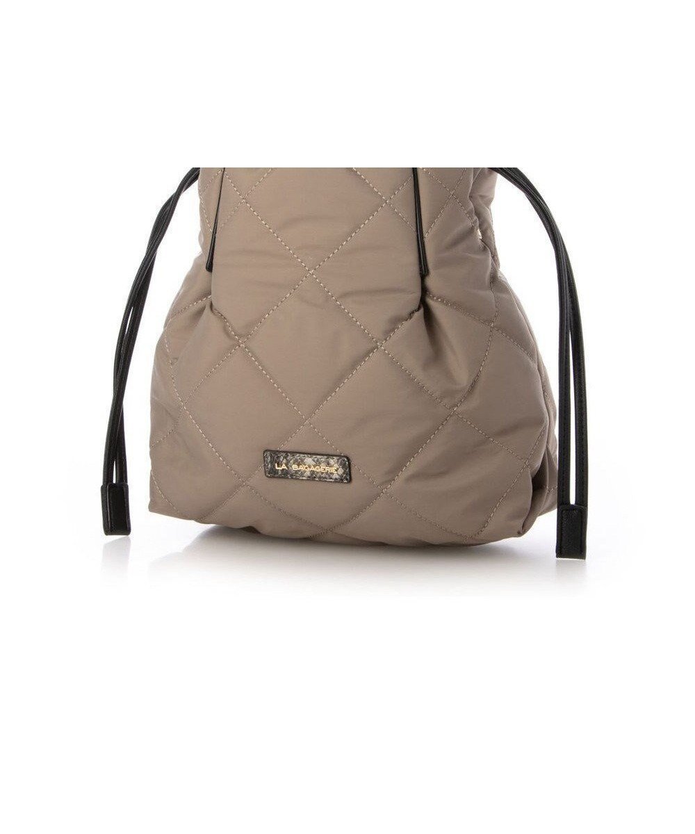 【ラ バガジェリー/LA BAGAGERIE】のドローストリング×キルト2WAYトート SSサイズ インテリア・キッズ・メンズ・レディースファッション・服の通販 founy(ファニー) 　ファッション　Fashion　レディースファッション　Fashion for Women　バッグ　Bags　キルティング　Quilted, Quilting　キルト　Quilt, Quilted Fabric　スマート　Smart, Elegant　タフタ　Taffeta, Structured Fabric　トレンド　Trend, Trending Now　ドローストリング　Drawstring, Pull Cord　パイソン　Python, Snakeskin Pattern　フェイクレザー　Faux Leather, PU Leather　ポケット　Pocket, Pocket Detail　マグネット　Magnet, Magnetic Closure　人気　Popular, Best Seller　軽量　Lightweight, Ultra Light　グレー|ID: prp329100004807610 ipo3291000000034887451