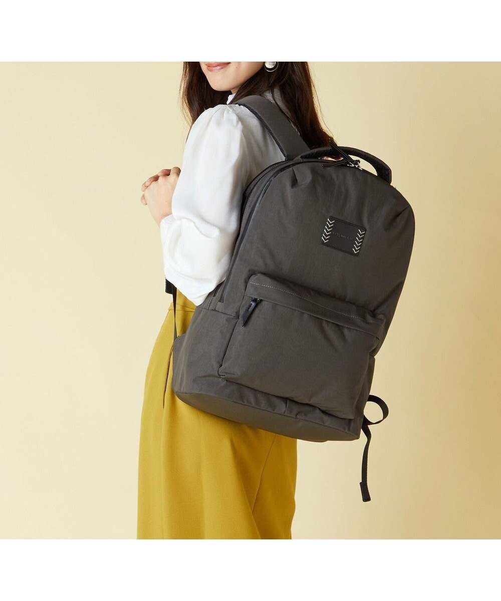 【ラ バガジェリー/LA BAGAGERIE】の【veganview】crinkle nylon backpack Lsize 人気、トレンドファッション・服の通販 founy(ファニー) 　ファッション　Fashion　レディースファッション　Fashion for Women　バッグ　Bags　クッション　Cushion, Throw Pillow　ショルダー　Shoulder, Shoulder Strap　スリーブ　Sleeve, Long Sleeve / Short Sleeve　定番　Standard, Basic Item　ポケット　Pocket, Pocket Detail　リュック　Backpack, Rucksack　ワーク　Workwear, Utility Style　ビジネス 仕事 通勤　Business / Work / Commuting　 other-1|ID: prp329100004807614 ipo3291000000034887478