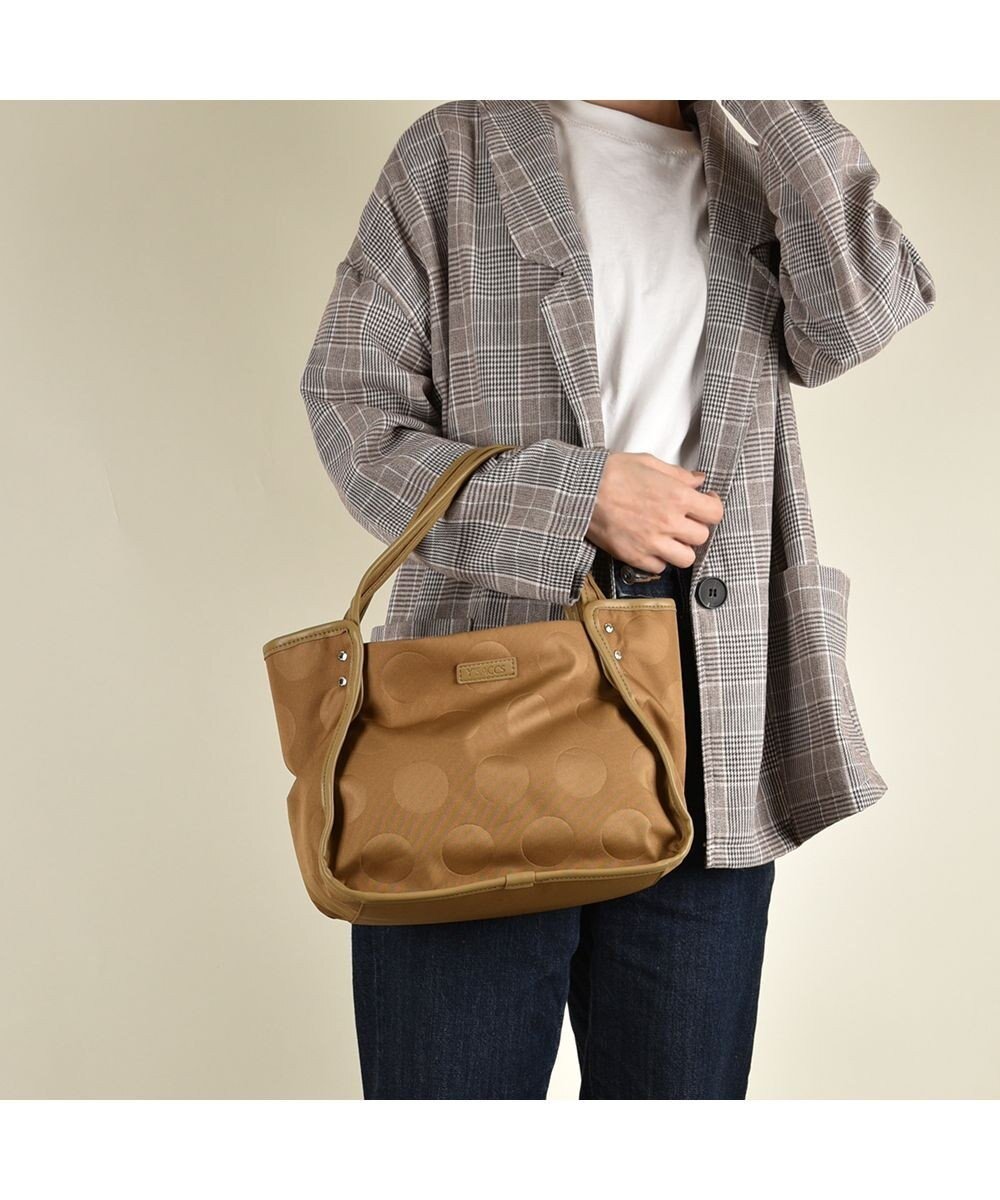 【イザック/Y'SACCS】のヒートエンボス ポルカドットトート Sサイズ インテリア・キッズ・メンズ・レディースファッション・服の通販 founy(ファニー) ファッション Fashion レディースファッション Fashion for Women バッグ Bags ドット Polka Dot, Dot Pattern フォルム Silhouette, Form ポケット Pocket, Pocket Detail 定番 Standard, Basic Item 軽量 Lightweight, Ultra Light キャメル|ID: prp329100004807629 ipo3291000000034887604