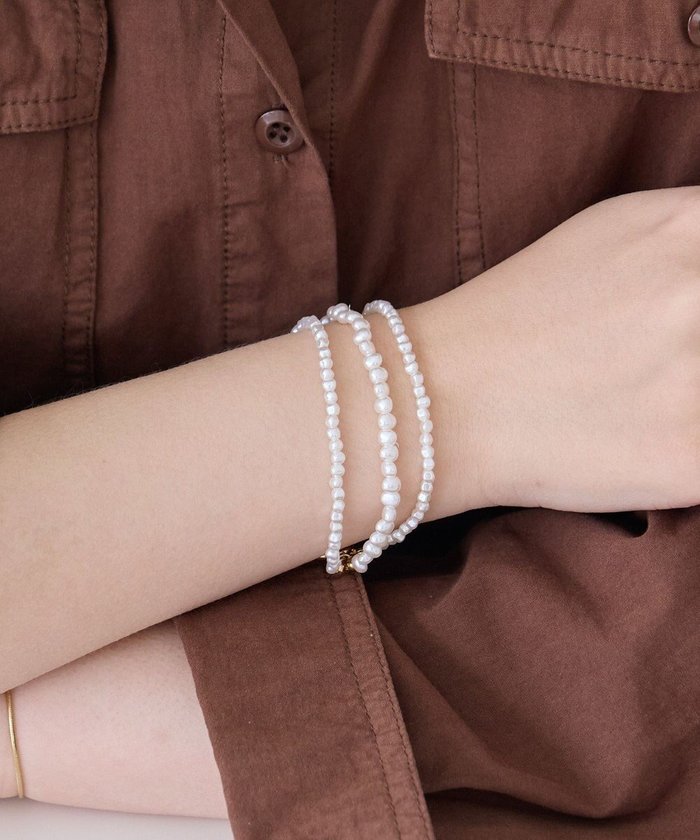 【フィービィー/phoebe】のレイヤードバロックパールマンテルブレスレット ゴールド インテリア・キッズ・メンズ・レディースファッション・服の通販 founy(ファニー) https://founy.com/ ファッション Fashion レディースファッション Fashion for Women ジュエリー Jewelry チェーン＆カフブレスレット Cuff & Chain Bracelets アクセサリー Fashion Accessories ドレス Dress, One-Piece バロック Baroque, Baroque Design パール Pearl, Pearl Accent フォルム Silhouette, Form ブレスレット Bracelet, Wristband エレガント 上品 Elegant |ID: prp329100004807804 ipo3291000000034888666