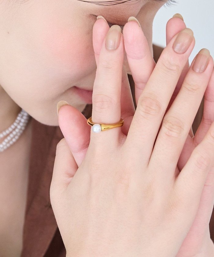 【フィービィー/phoebe】の〈金属アレルギー対応〉ラスターフレームパールカフリング ゴールド/ステンレス/大ぶり/存在感◎/主役級/変形 インテリア・キッズ・メンズ・レディースファッション・服の通販 founy(ファニー) https://founy.com/ ファッション Fashion レディースファッション Fashion for Women おすすめ Recommended / Our Picks アクセサリー Fashion Accessories シンプル Simple, Minimal スクエア Square, Square Shape パール Pearl, Pearl Accent フォルム Silhouette, Form フォーマル Formal, Dressy ベーシック Basic, Essential |ID: prp329100004807808 ipo3291000000034888674