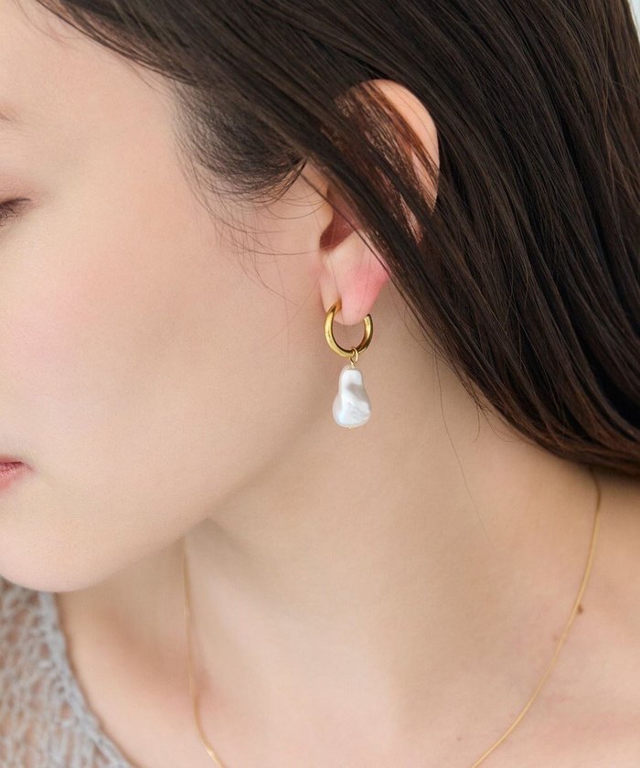 【フィービィー/phoebe】の〈金属アレルギー対応〉バランスバロックパールフープイヤリング ゴールド/ステンレス/大ぶり/存在感◎/主役級 インテリア・キッズ・メンズ・レディースファッション・服の通販 founy(ファニー) https://founy.com/ ファッション Fashion レディースファッション Fashion for Women ジュエリー Jewelry ファッションリング Fashion Rings イヤリング・フープ・ドロップタイプ Hoop, Drop & Clip Earrings アクセサリー Fashion Accessories イヤリング Earrings トレンド Trend, Trending Now バロック Baroque, Baroque Design パール Pearl, Pearl Accent フォルム Silhouette, Form フォーマル Formal, Dressy フープ Hoop, Hoop Earrings モチーフ Motif, Design Theme エレガント 上品 Elegant |ID: prp329100004807815 ipo3291000000034888688