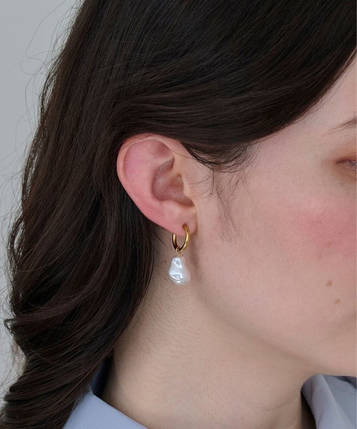 【フィービィー/phoebe】の〈金属アレルギー対応〉バランスバロックパールフープイヤリング ゴールド/ステンレス/大ぶり/存在感◎/主役級 インテリア・キッズ・メンズ・レディースファッション・服の通販 founy(ファニー) https://founy.com/ ファッション Fashion レディースファッション Fashion for Women ジュエリー Jewelry ファッションリング Fashion Rings イヤリング・フープ・ドロップタイプ Hoop, Drop & Clip Earrings アクセサリー Fashion Accessories イヤリング Earrings トレンド Trend, Trending Now バロック Baroque, Baroque Design パール Pearl, Pearl Accent フォルム Silhouette, Form フォーマル Formal, Dressy フープ Hoop, Hoop Earrings モチーフ Motif, Design Theme エレガント 上品 Elegant |ID: prp329100004807815 ipo3291000000035564132