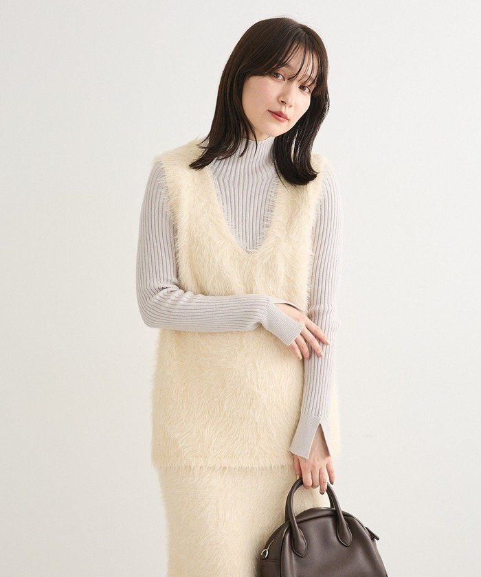 【グリーンパークス/Green Parks】の・Petit Fleur シャギーニットベスト インテリア・キッズ・メンズ・レディースファッション・服の通販 founy(ファニー) https://founy.com/ ファッション Fashion レディースファッション Fashion for Women アウター Coat / Outerwear Collection トップス・カットソー Cut & Sew Tops ニット Knit Tops & Sweaters ベスト&ジレ / 重ね着スタイル Vests & Gilets スリット Slit, Slit Detail タートルネック Turtleneck, High Neck トレンド Trend, Trending Now ベスト Vest, Waistcoat ポケット Pocket, Pocket Detail A/W・秋冬 Autumn/Winter |ID: prp329100004807827 ipo3291000000035549097