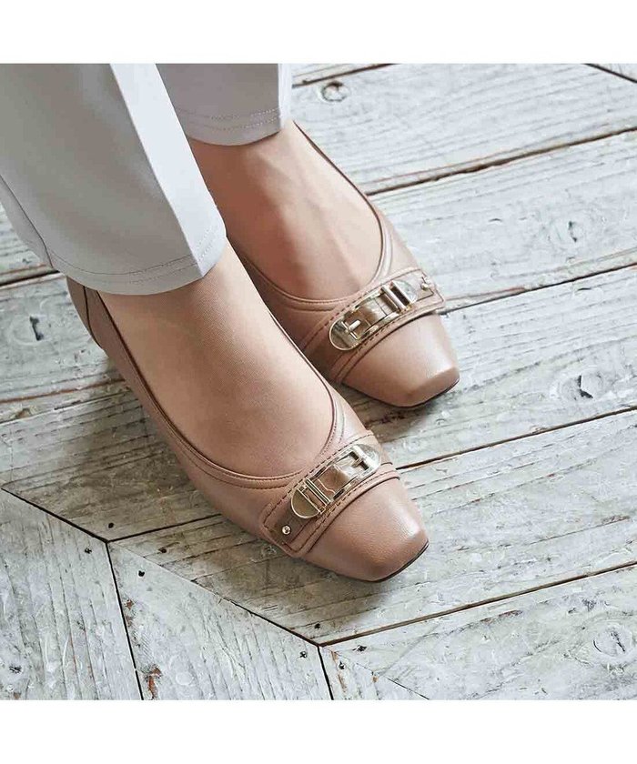 【リズ ラフィーネ/Riz raffinee】のRiz raffinee バックルデザインパンプス インテリア・キッズ・メンズ・レディースファッション・服の通販 founy(ファニー) https://founy.com/ ファッション Fashion レディースファッション Fashion for Women バッグ Bags エレガント 上品 Elegant オケージョン Occasion Wear 春 Spring クッション Cushion, Throw Pillow コンビ Combo, Combination Style シンプル Simple, Minimal スタンダード Standard, Basic トレンド Trend, Trending Now バランス Balance, Style Balance フェミニン Feminine, Girly プリント Print, Printed Pattern ベーシック Basic, Essential S/S・春夏 SS, Spring/Summer, Warm Season 日本製 Made In Japan 夏 Summer 2024年 2024 2024春夏・S/S Spring/Summer 2024 SS24 セレモニー Ceremony 卒業式 Graduation Ceremony ビジネス 仕事 通勤 Business / Work / Commuting |ID: prp329100004808813 ipo3291000000035630057