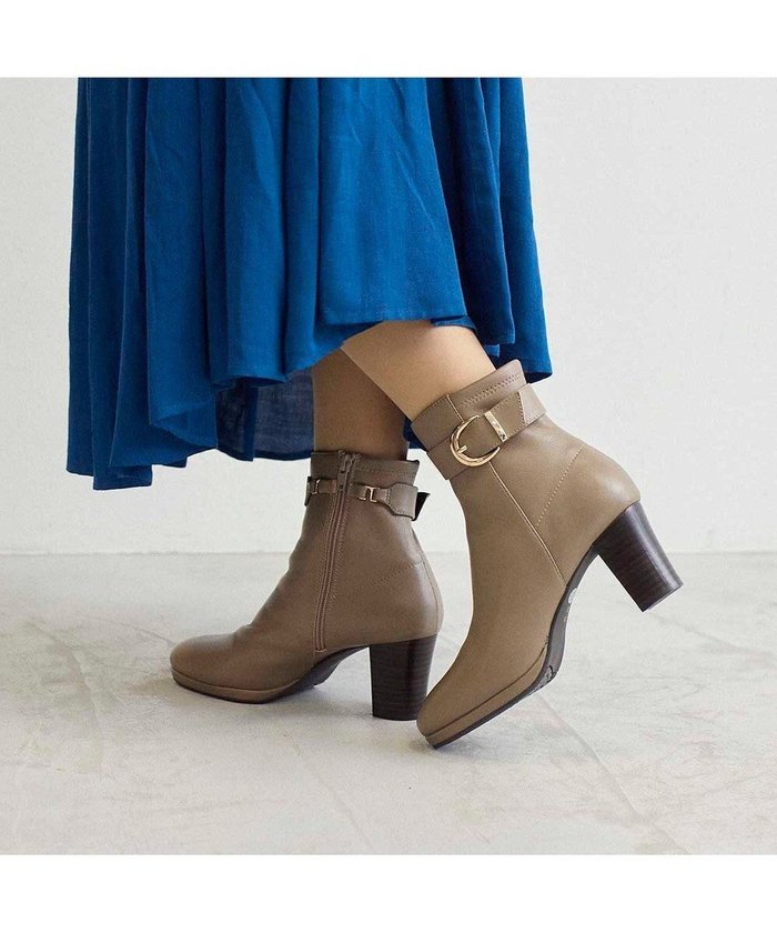 【リズ ラフィーネ/Riz raffinee】のRiz raffinee 【2WAY】ベルト付ストームショートブーツ インテリア・キッズ・メンズ・レディースファッション・服の通販 founy(ファニー) https://founy.com/ ファッション Fashion レディースファッション Fashion for Women ベルト&ウエストマーク Belts & Waist Accessories エレガント 上品 Elegant オケージョン Occasion Wear クッション Cushion, Throw Pillow ショート Short, Short Length シンプル Simple, Minimal ストレッチ Stretch, Stretchy Fabric トレンド Trend, Trending Now フェミニン Feminine, Girly フレア Flare, Flared プレーン Plain, Simple ベーシック Basic, Essential 防寒 Cold Protection, Winter-Ready ワイド Wide, Wide Fit 冬 Winter / This Winter A/W・秋冬 Autumn/Winter おすすめ Recommended / Our Picks 2024年 2024 セレモニー Ceremony 卒業式 Graduation Ceremony ビジネス 仕事 通勤 Business / Work / Commuting 2024-2025秋冬・A/W Autumn/Winter 2024–25 AW24–25 |ID: prp329100004808818 ipo3291000000034898269