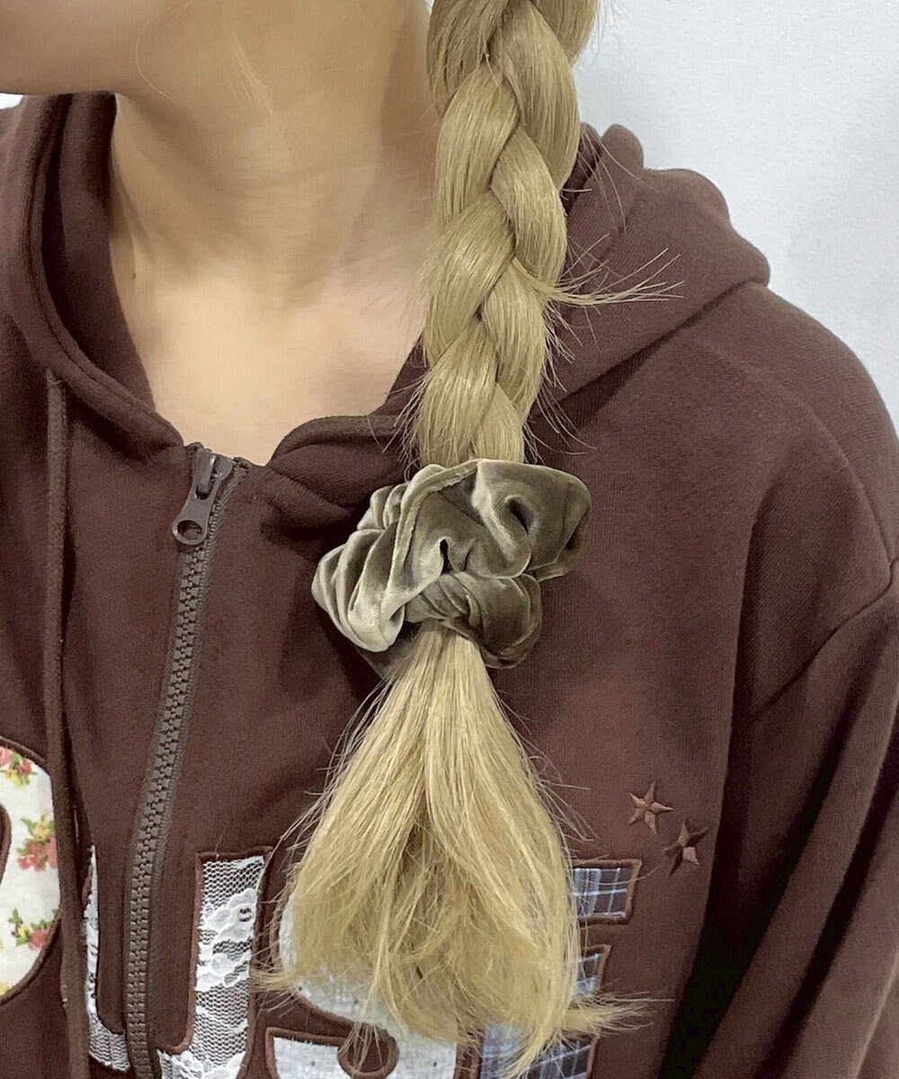 【ウィゴー/WEGO】のLベロアシュシュ インテリア・キッズ・メンズ・レディースファッション・服の通販 founy(ファニー) ファッション Fashion レディースファッション Fashion for Women トップス・カットソー Cut & Sew Tops ベロアトップス Velour Tops / Velvet-Look Items シュシュ&ヘアアクセ/ヘアアレンジ Scrunchies & Hair Accessories おすすめ Recommended / Our Picks アクセサリー Fashion Accessories スマホ Smartphone, Mobile Device ヘアアクセ Hair Accessory, Hair Clip ベロア Velour, Soft Velvet A/W・秋冬 Autumn/Winter ブラウン|ID: prp329100004811178 ipo3291000000034922341