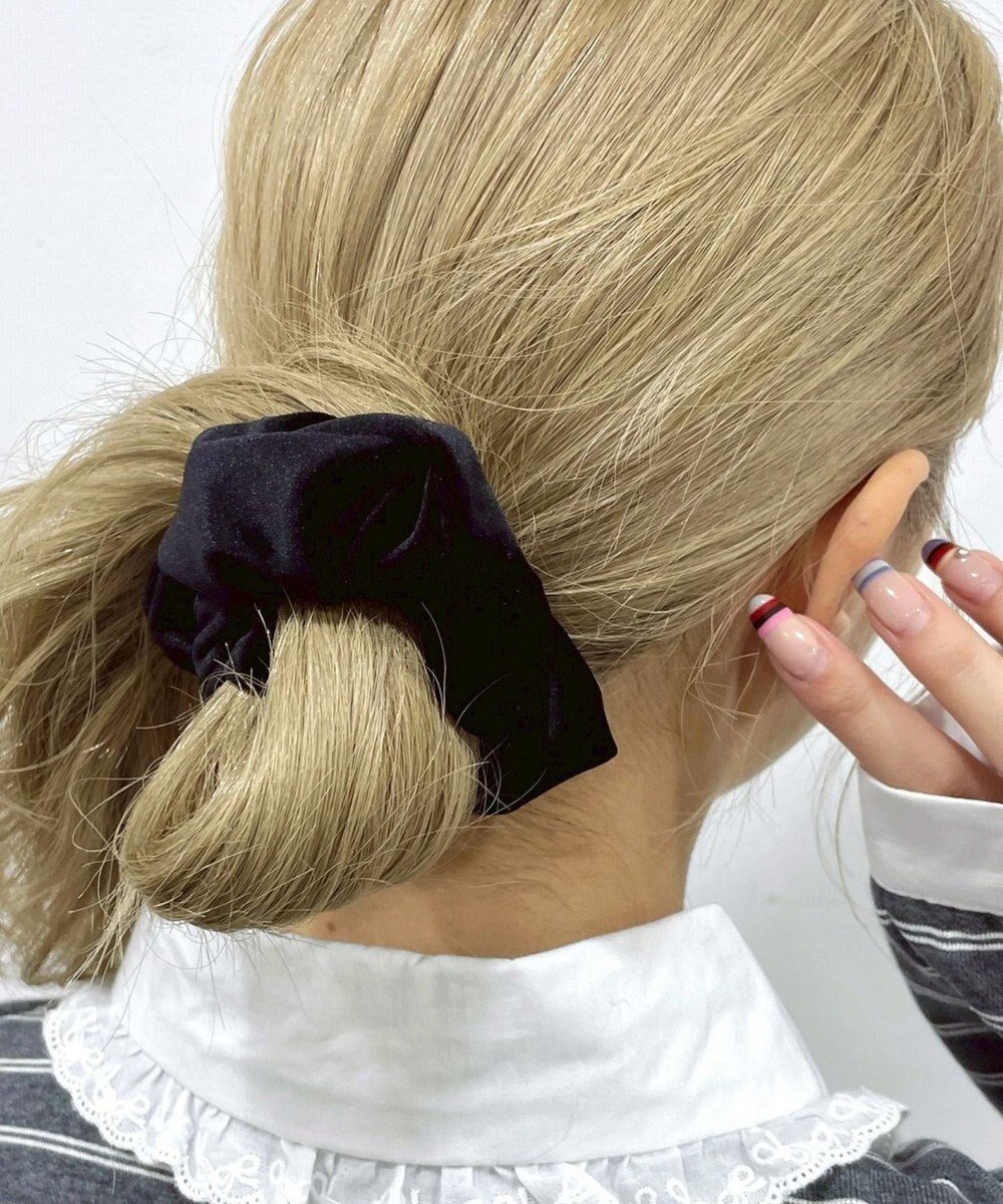 【ウィゴー/WEGO】のLベロアシュシュ インテリア・キッズ・メンズ・レディースファッション・服の通販 founy(ファニー) ファッション Fashion レディースファッション Fashion for Women トップス・カットソー Cut & Sew Tops ベロアトップス Velour Tops / Velvet-Look Items シュシュ&ヘアアクセ/ヘアアレンジ Scrunchies & Hair Accessories おすすめ Recommended / Our Picks アクセサリー Fashion Accessories スマホ Smartphone, Mobile Device ヘアアクセ Hair Accessory, Hair Clip ベロア Velour, Soft Velvet A/W・秋冬 Autumn/Winter ブラック|ID: prp329100004811178 ipo3291000000034922345