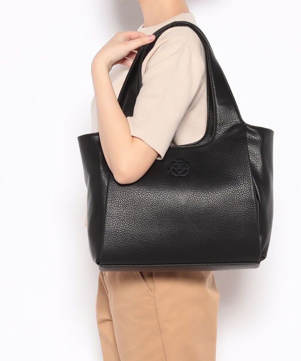 【クレイサス/CLATHAS】のダズル トートバッグ(大) インテリア・キッズ・メンズ・レディースファッション・服の通販 founy(ファニー) 　ファッション　Fashion　レディースファッション　Fashion for Women　バッグ　Bags　シンプル　Simple, Minimal　ポケット　Pocket, Pocket Detail　人気　Popular, Best Seller　A/W・秋冬　Autumn/Winter　財布　Wallet, Purse　ブラック|ID: prp329100004812903 ipo3291000000034941127