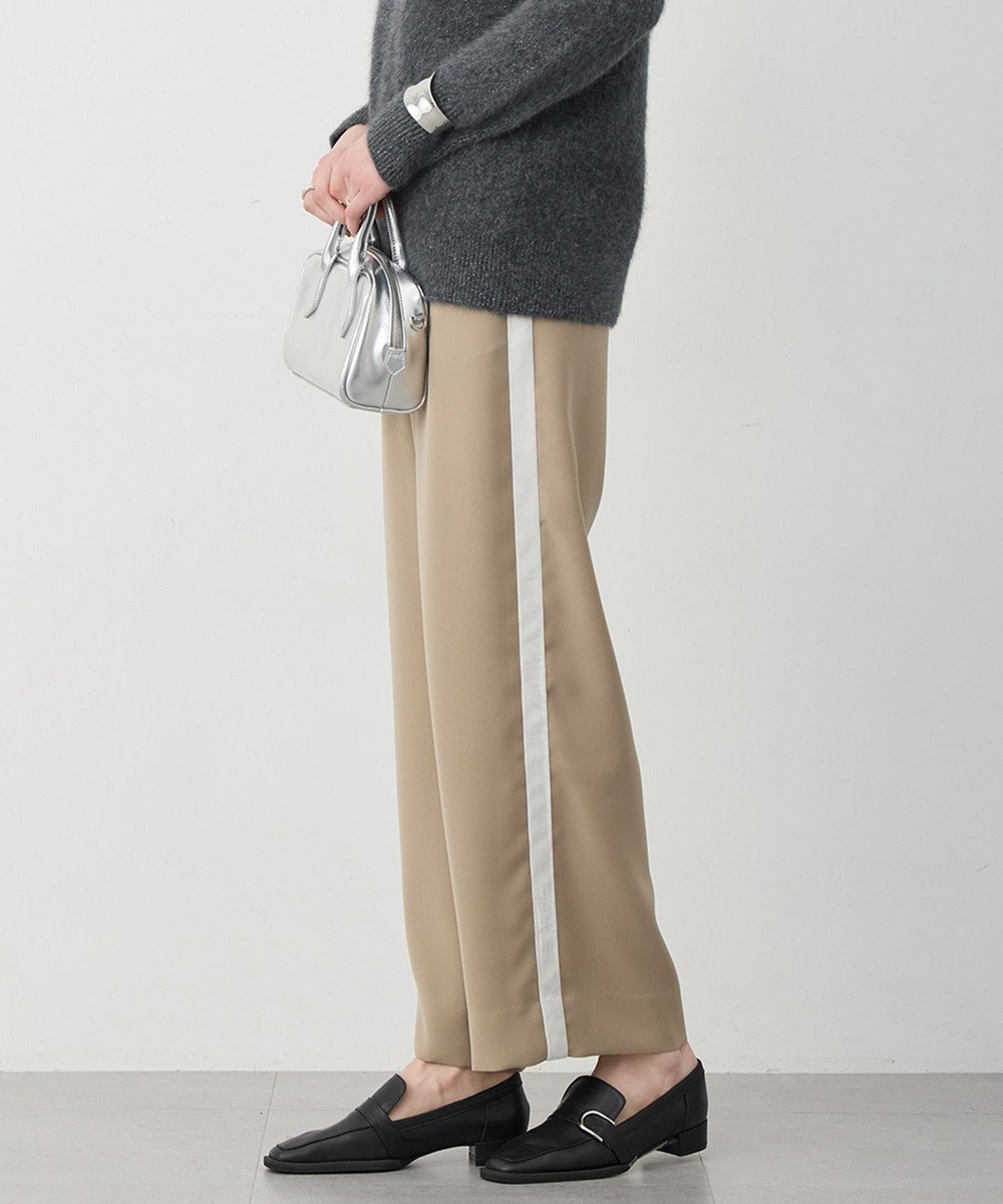 【アイシービー/iCB】のベルベットライン トラックワイドパンツ インテリア・キッズ・メンズ・レディースファッション・服の通販 founy(ファニー) 　ファッション　Fashion　レディースファッション　Fashion for Women　パンツ　Pants & Trousers　ダブル　Double, Double-Breasted　トレンド　Trend, Trending Now　フォルム　Silhouette, Form　ベルベット　Velvet, Velvety　ベーシック　Basic, Essential　ワイド　Wide, Wide Fit　A/W・秋冬　Autumn/Winter　エレガント 上品　Elegant　2025年　2025　2025-2026秋冬・A/W　Autumn/Winter 2025–26 AW25–26　ベージュ|ID: prp329100004814821 ipo3291000000035649943